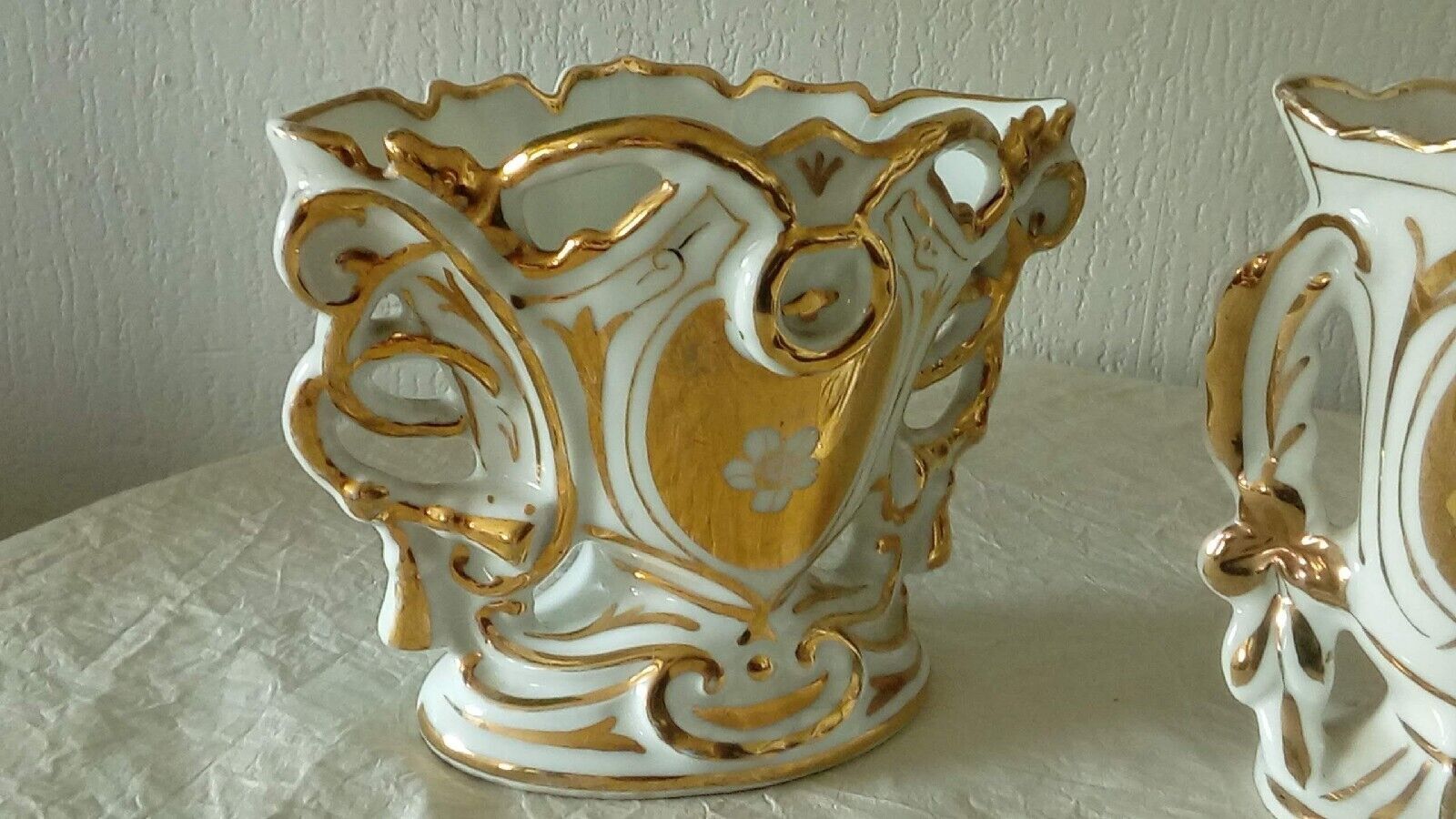 Wedding vases in Paris porcelain late 19th century