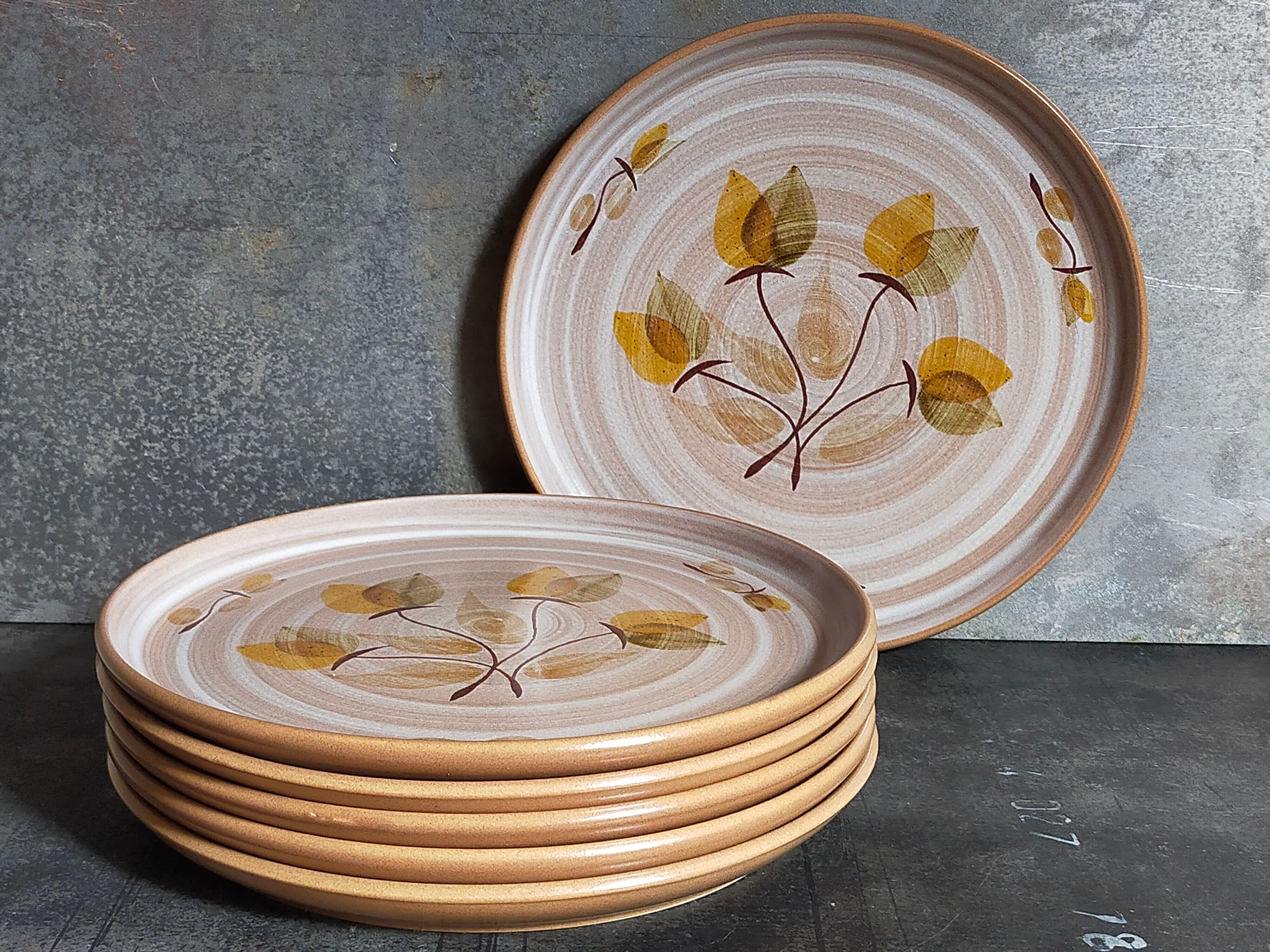 Six Niderviller stoneware plates with vintage plant décor