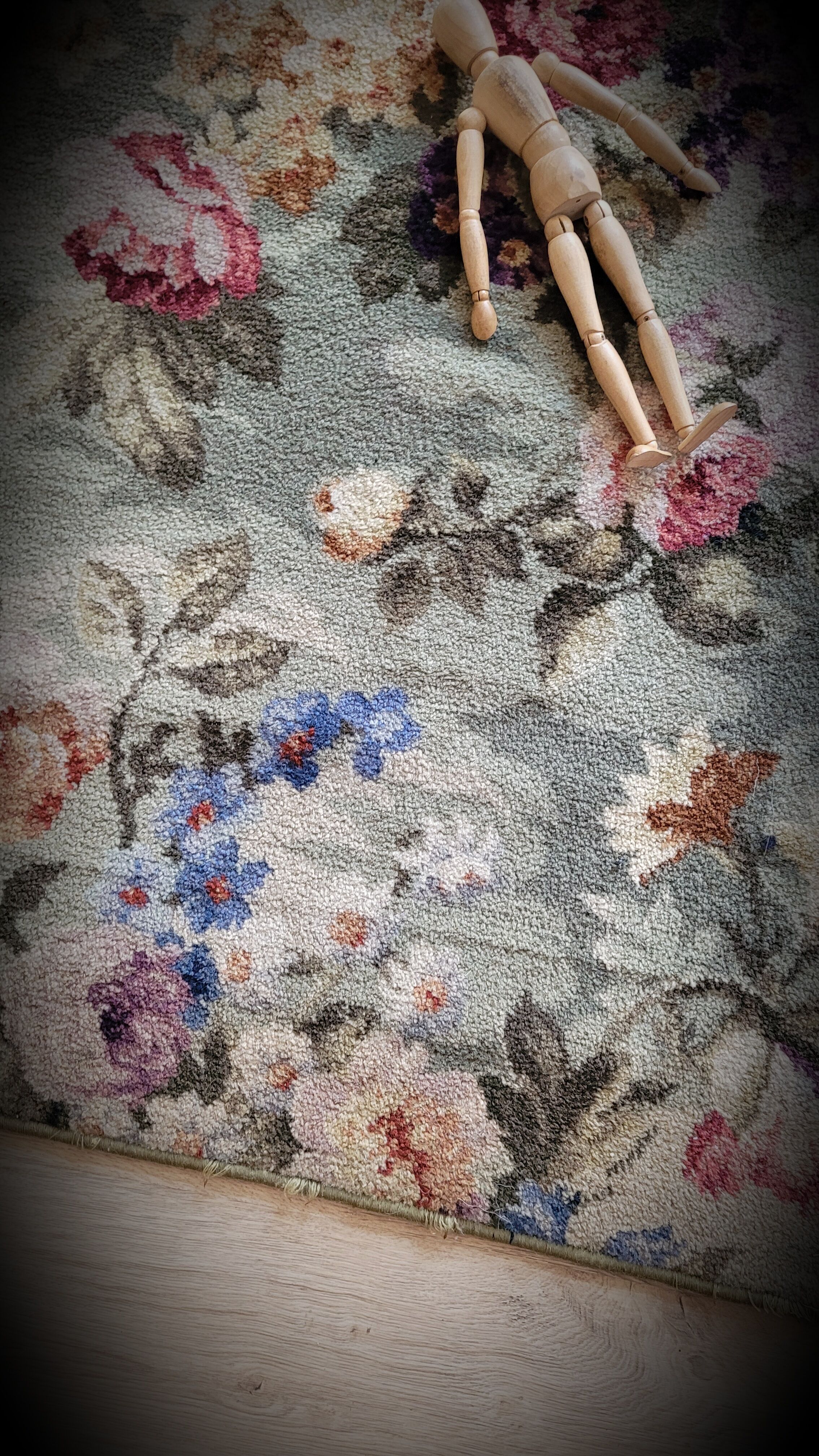 English carpet Axminster 69x118cm