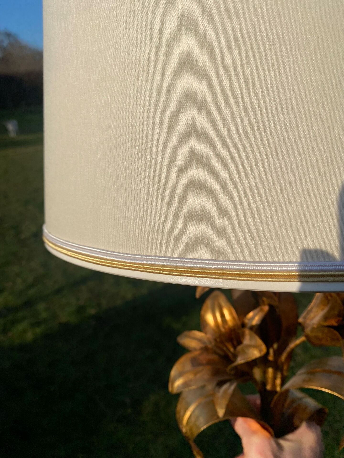 Lampe vintage dorée bouquet de lys Flor Art