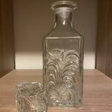 Carafe en verre ciselé