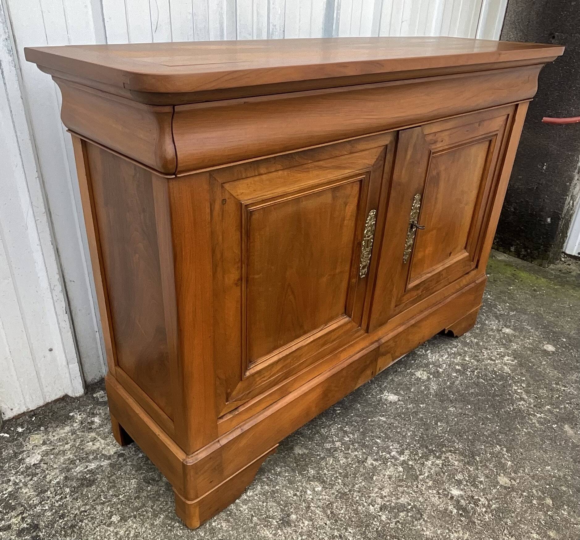 Louis-Philippe walnut buffet