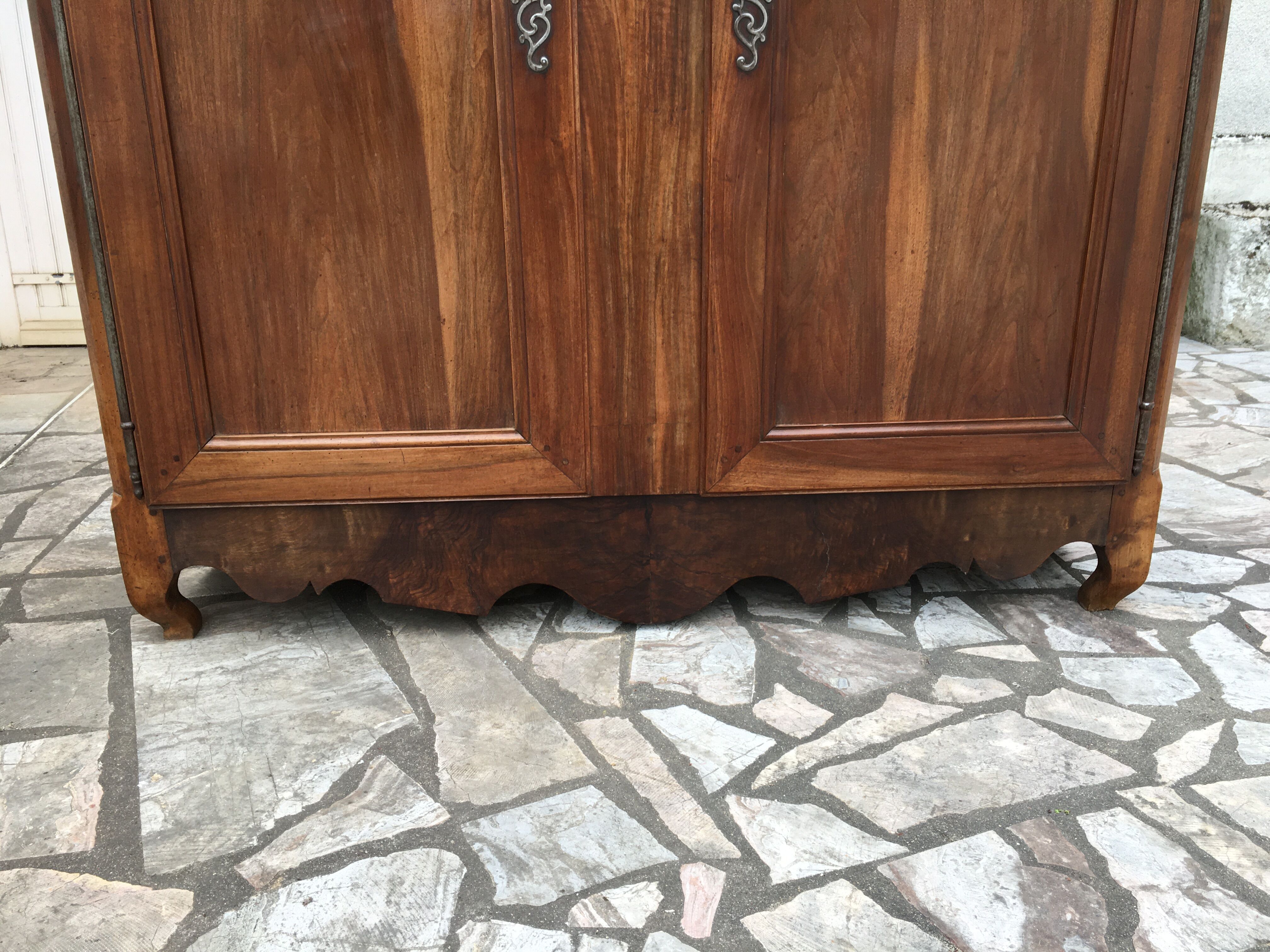 Wardrobe Louis XV Poitou from XIXth in walnut