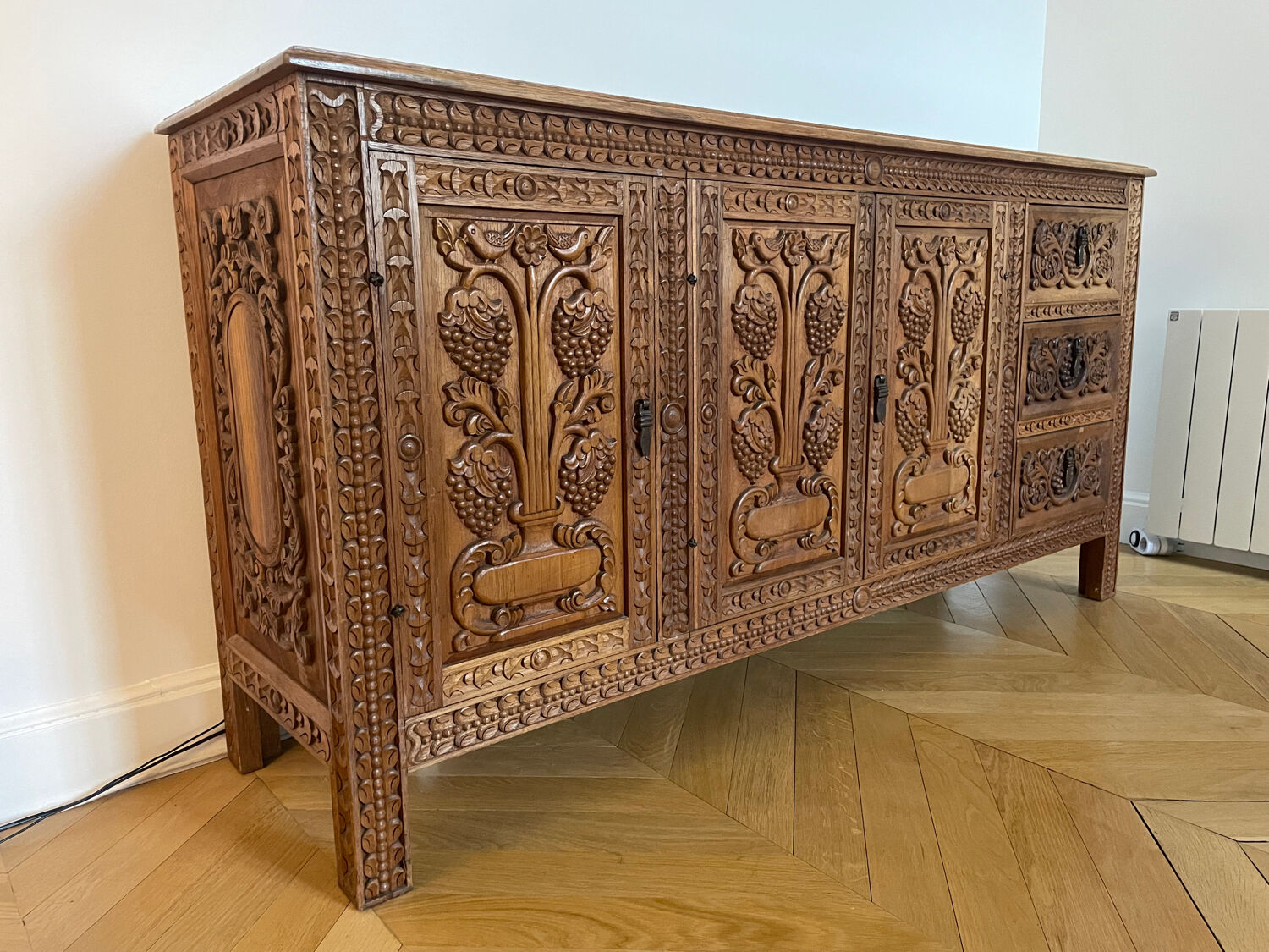 Buffet sculpté à la main, Pérou, bois intégral