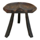 Tabouret tripode en bois massif, avec assise sculptée