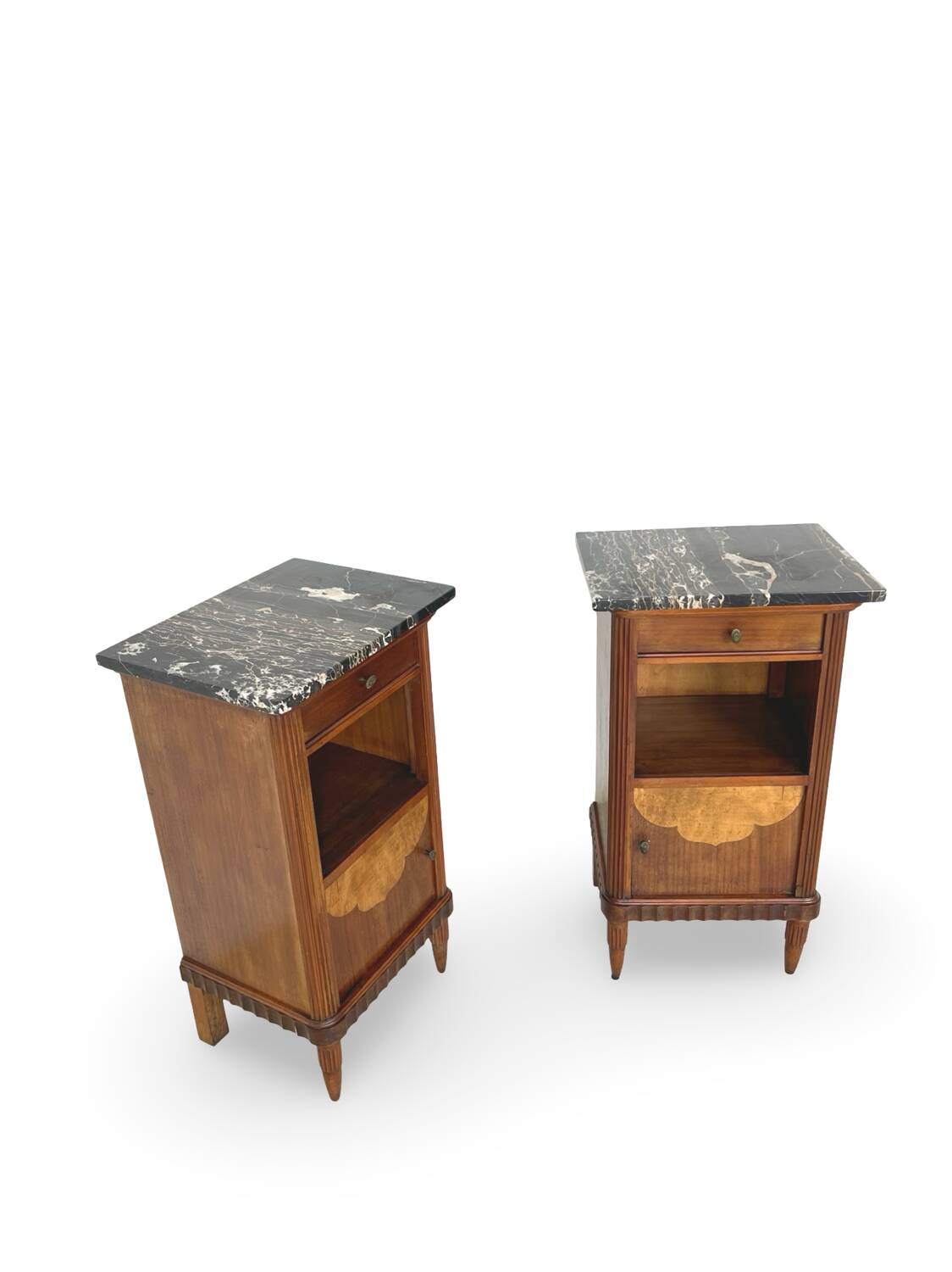 Tables de chevet italiennes en placage d'acajou avec de splendides