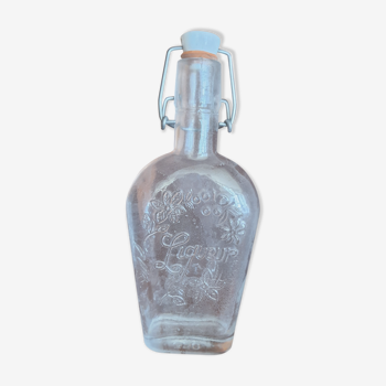 Flat liquor bottle