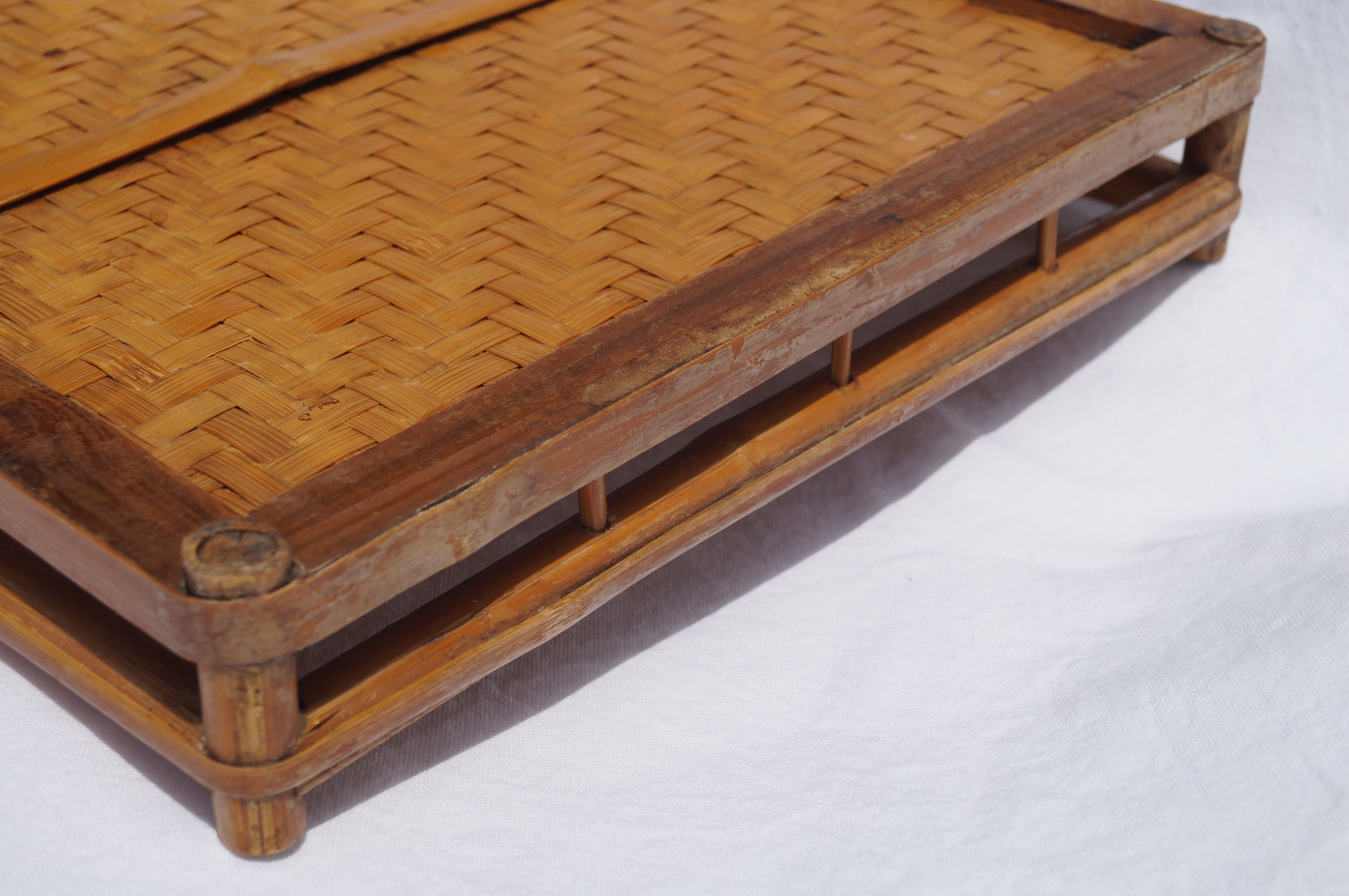 Tray in bamboo and wood
