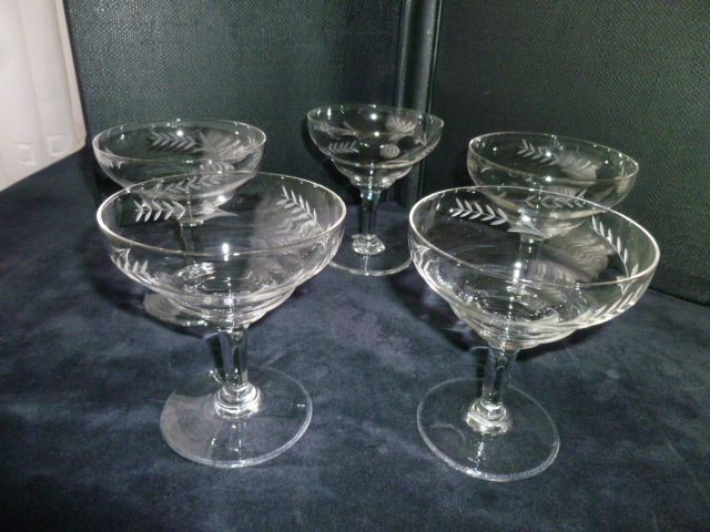 Set de 5 coupes à champagne  vintage en verre meulé