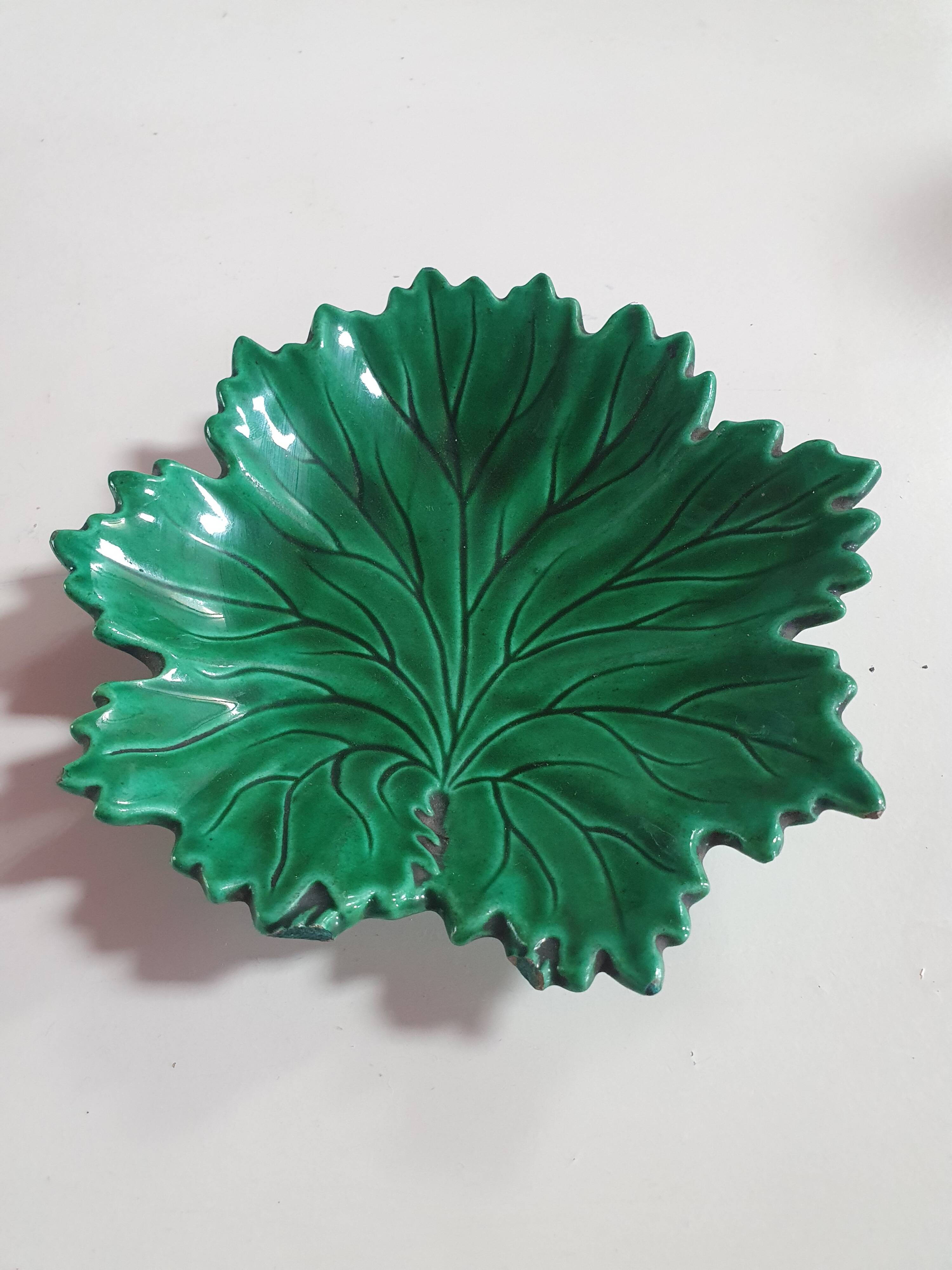 vintage empty pocket cup hornberg slip in green ceramic leaf shape