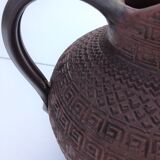 Pitcher in structured brown ceramic