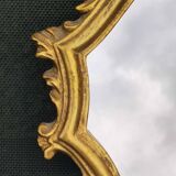 Classic Baroque/Louis XV style mirror. In old gold patinated wood. Palmette/Scroll/Blazon motif decor. Dim 46 x 27 cm
