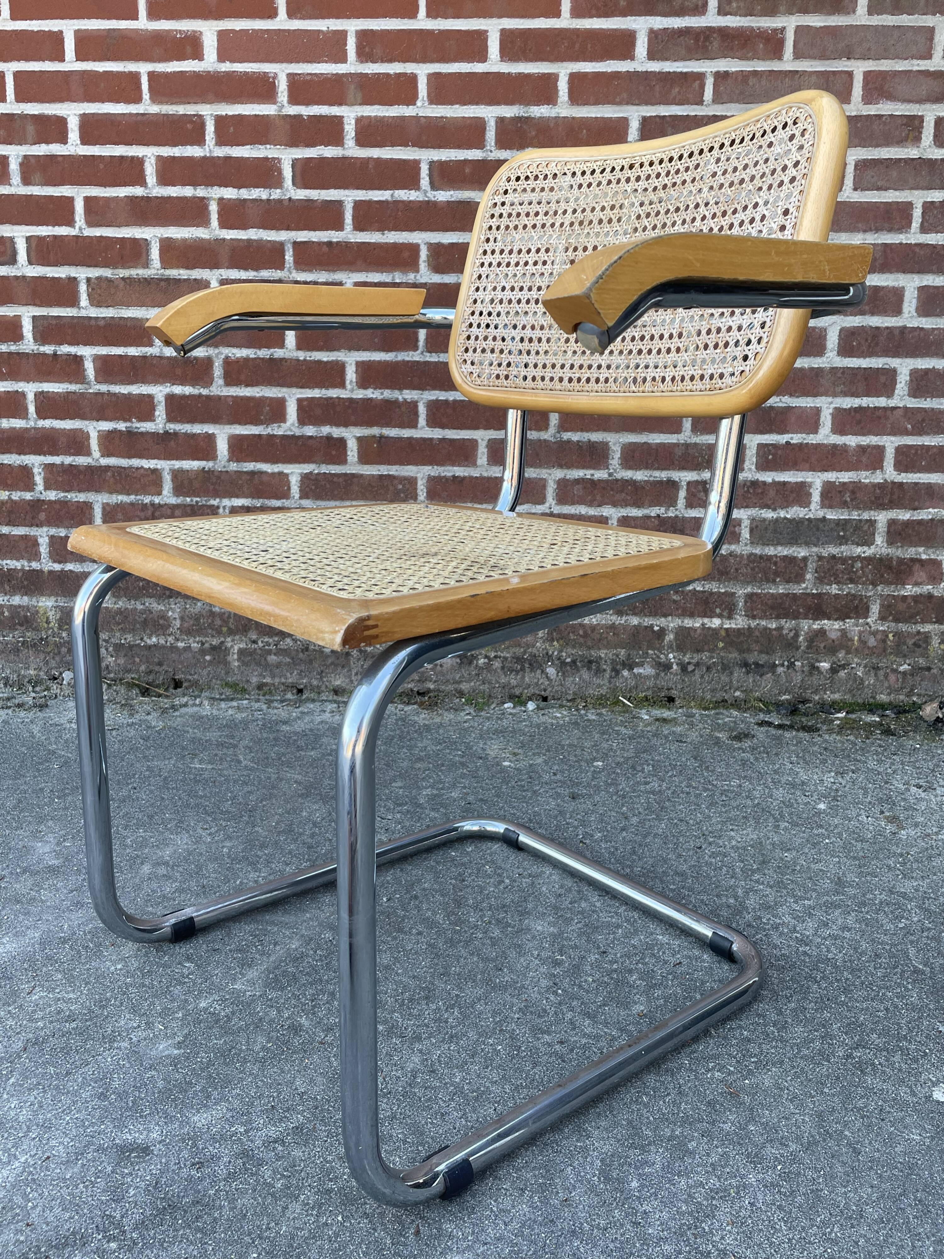 Cesca chair B64 with armrests by Marcel Breuer Design