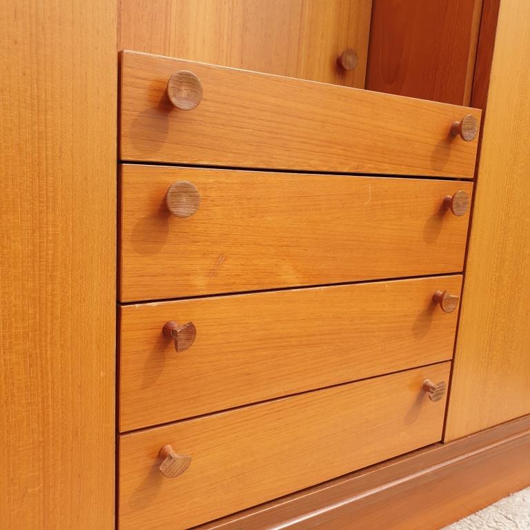 Scandinavian dressing cabinet with round mirror