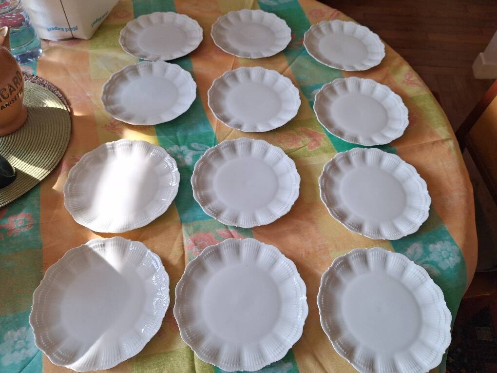 12 dessert plates in Limoges porcelain by Maison Giraud