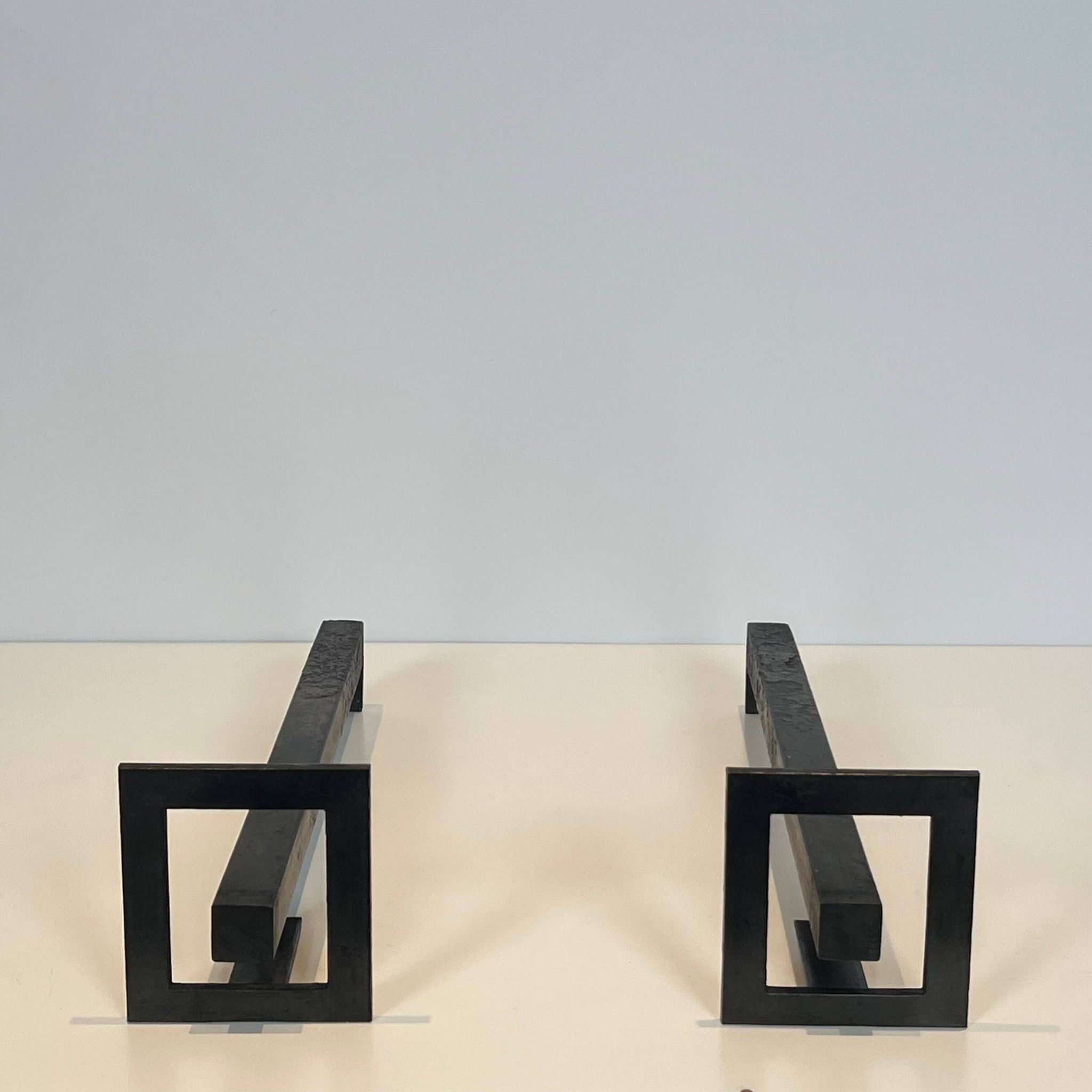 Paire de chenets modernistes en acier et fer forgé