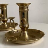 Paire de bougeoirs en laiton