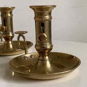 Paire de bougeoirs en laiton