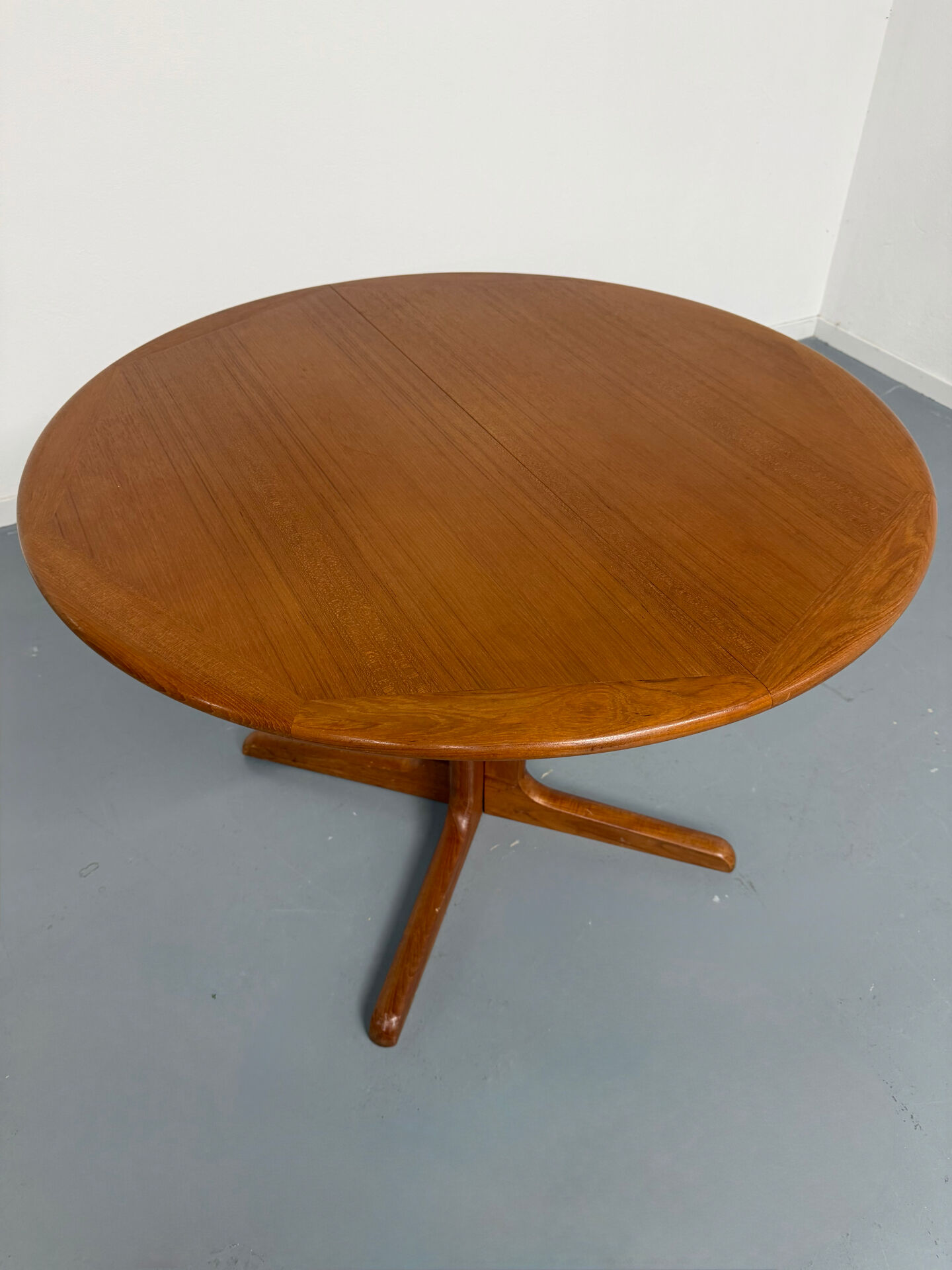 Vintage round dining table Scandinavian design an60 Falster Furniture