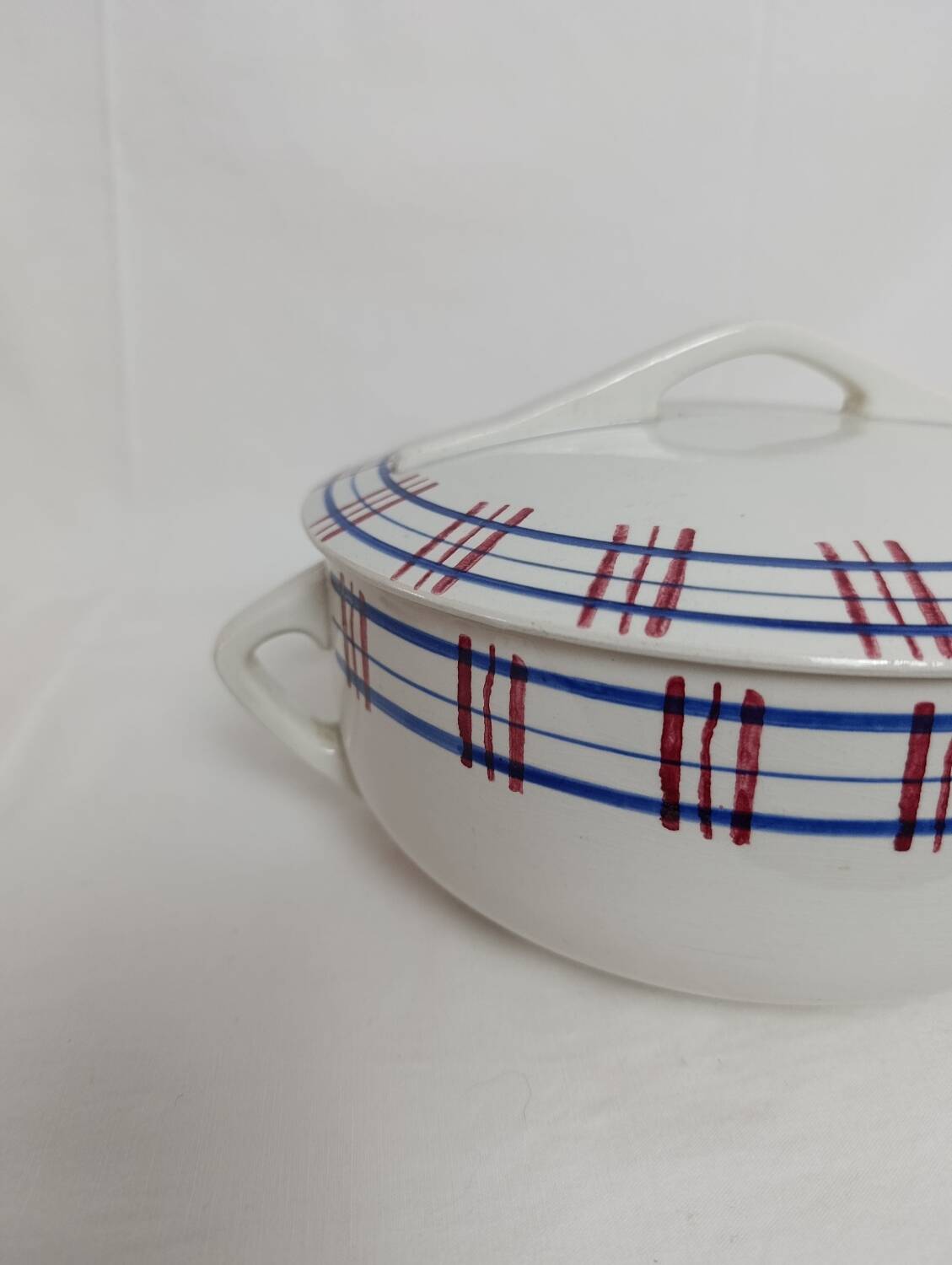 Soup tureen
