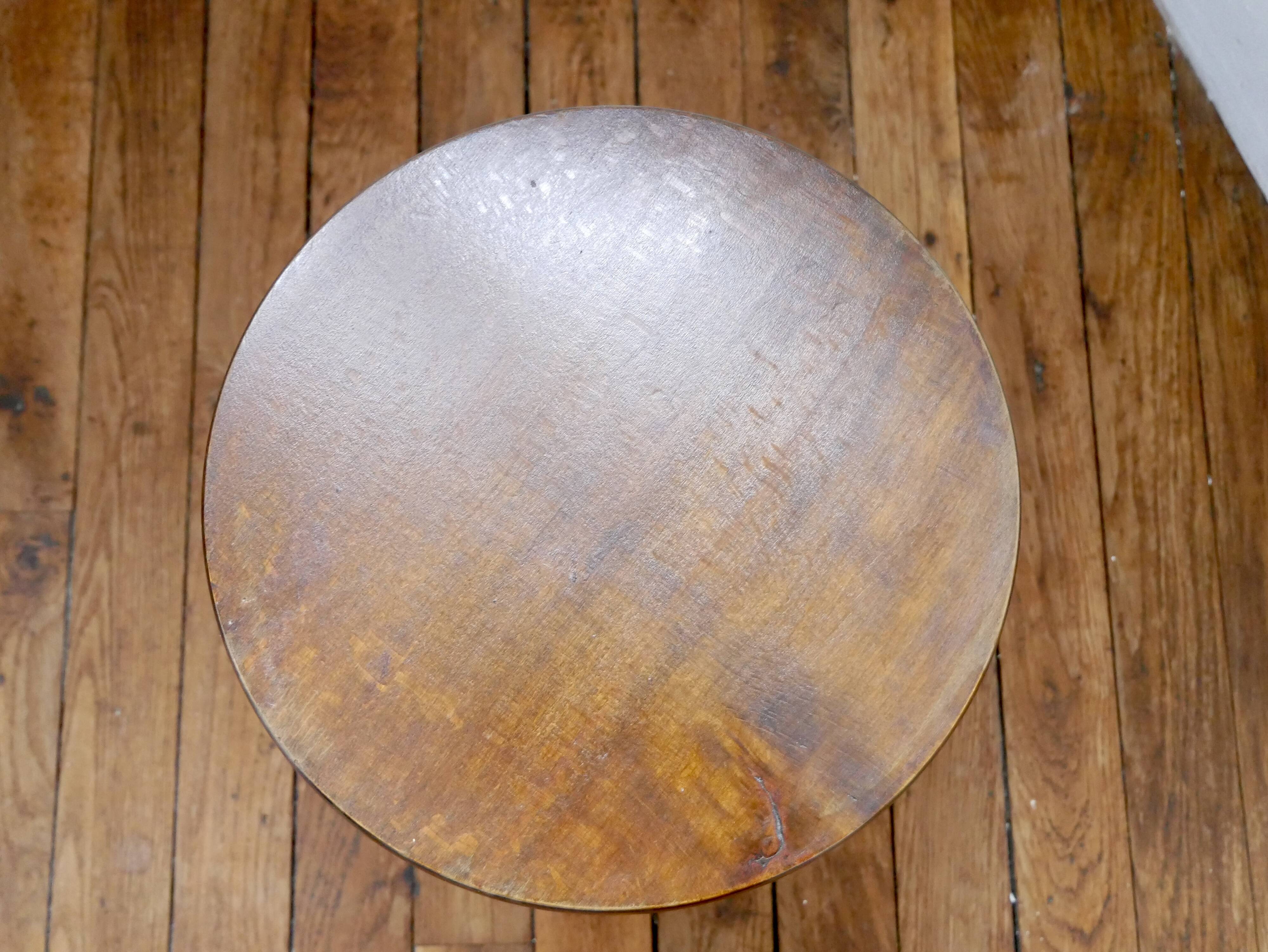 Tripod stool twisted feet