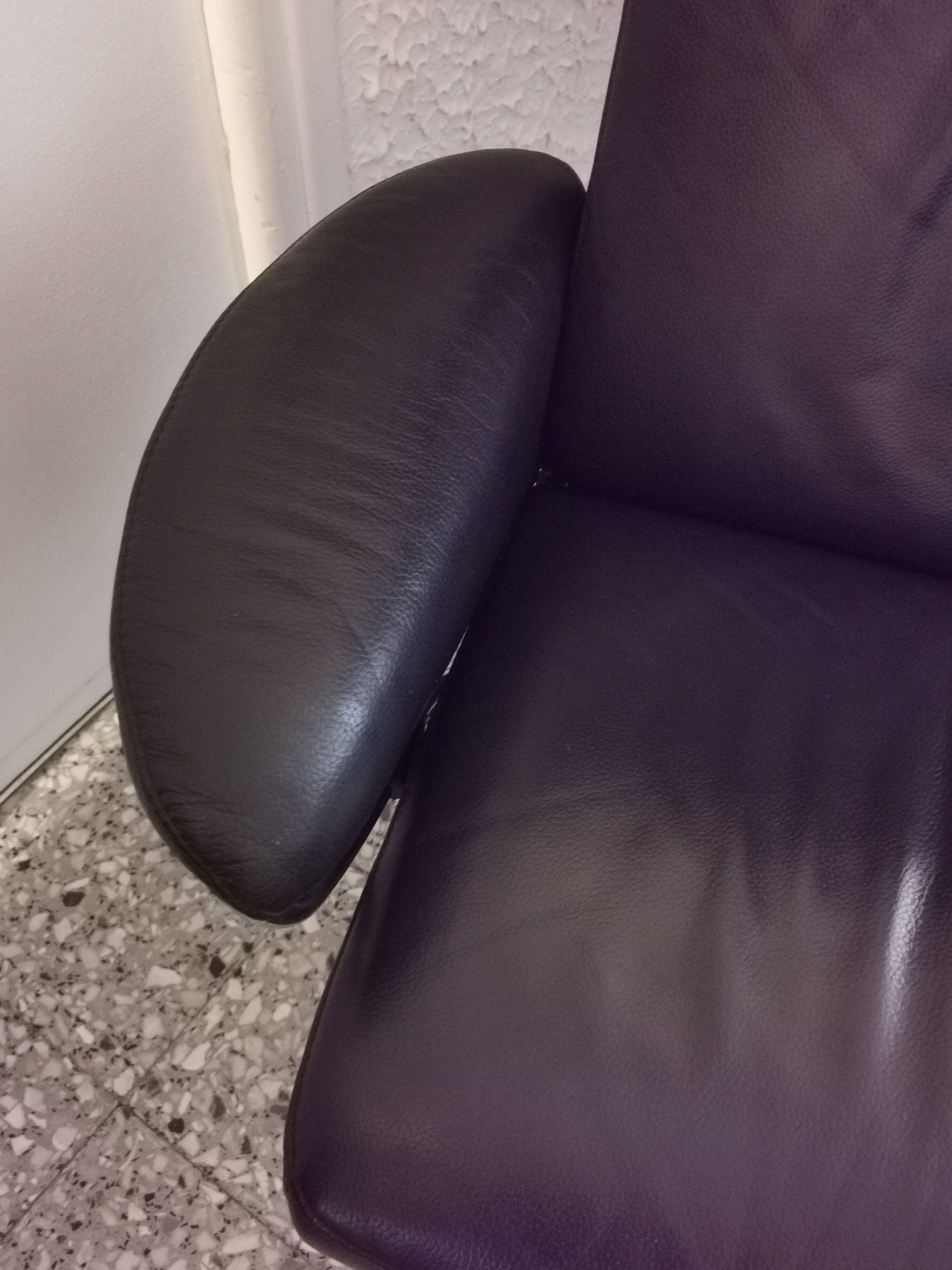 Stressless chair ekorness jazz grained leather and his foot rests