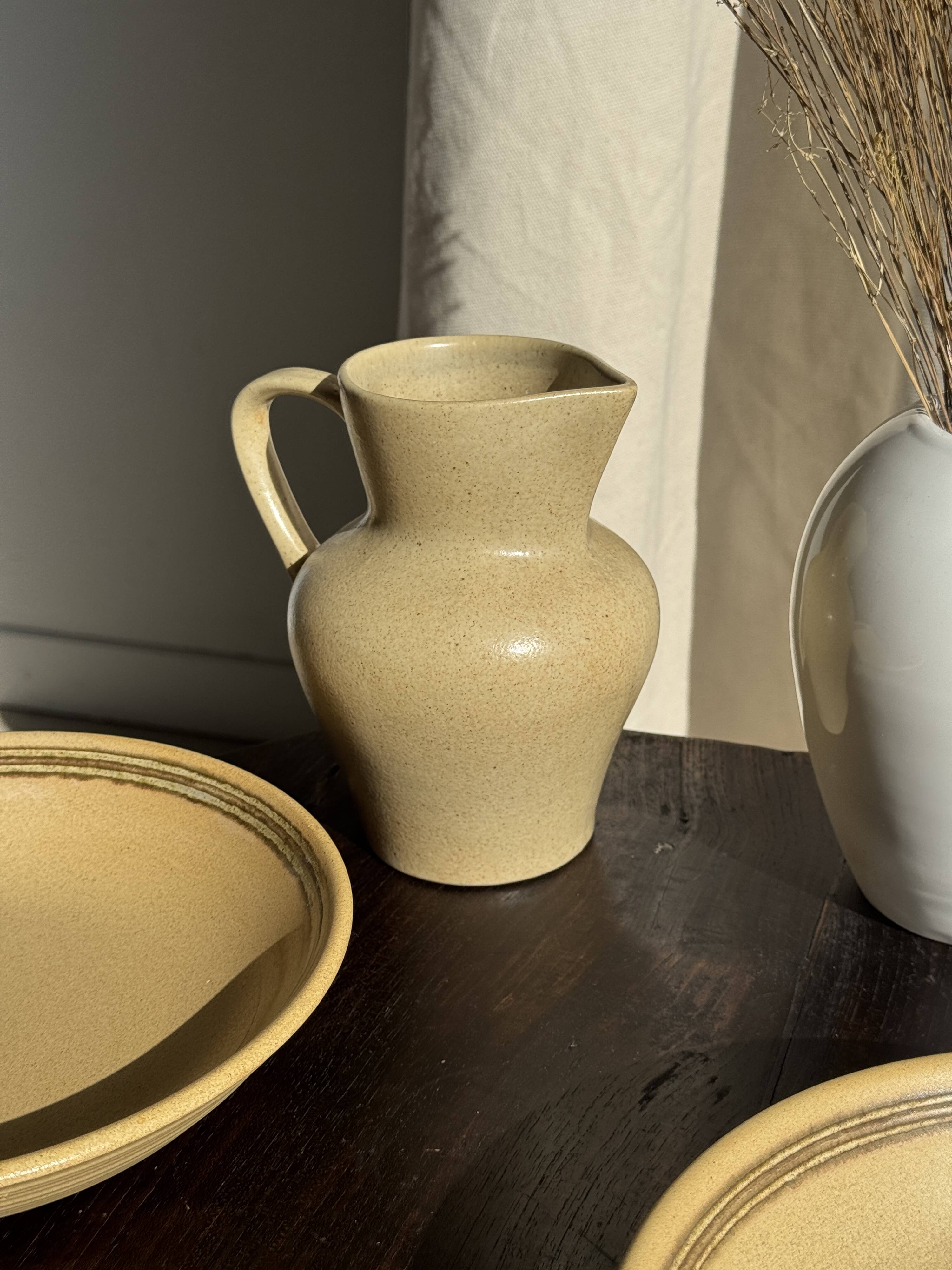 Small beige stoneware jug H14 L15
