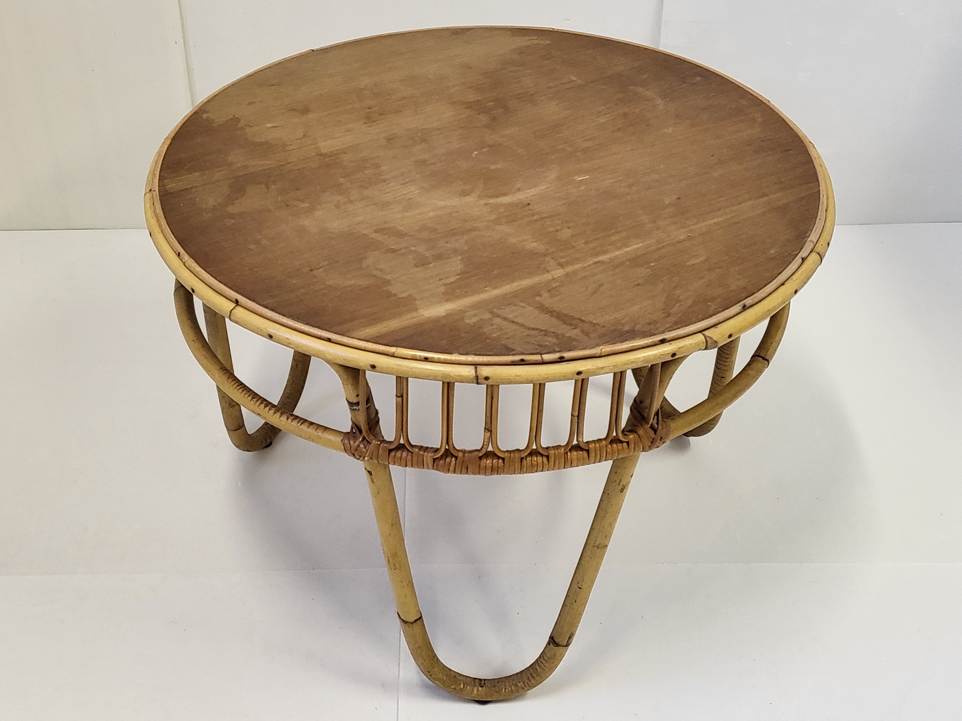 Round coffee table vintage 1950 rattan