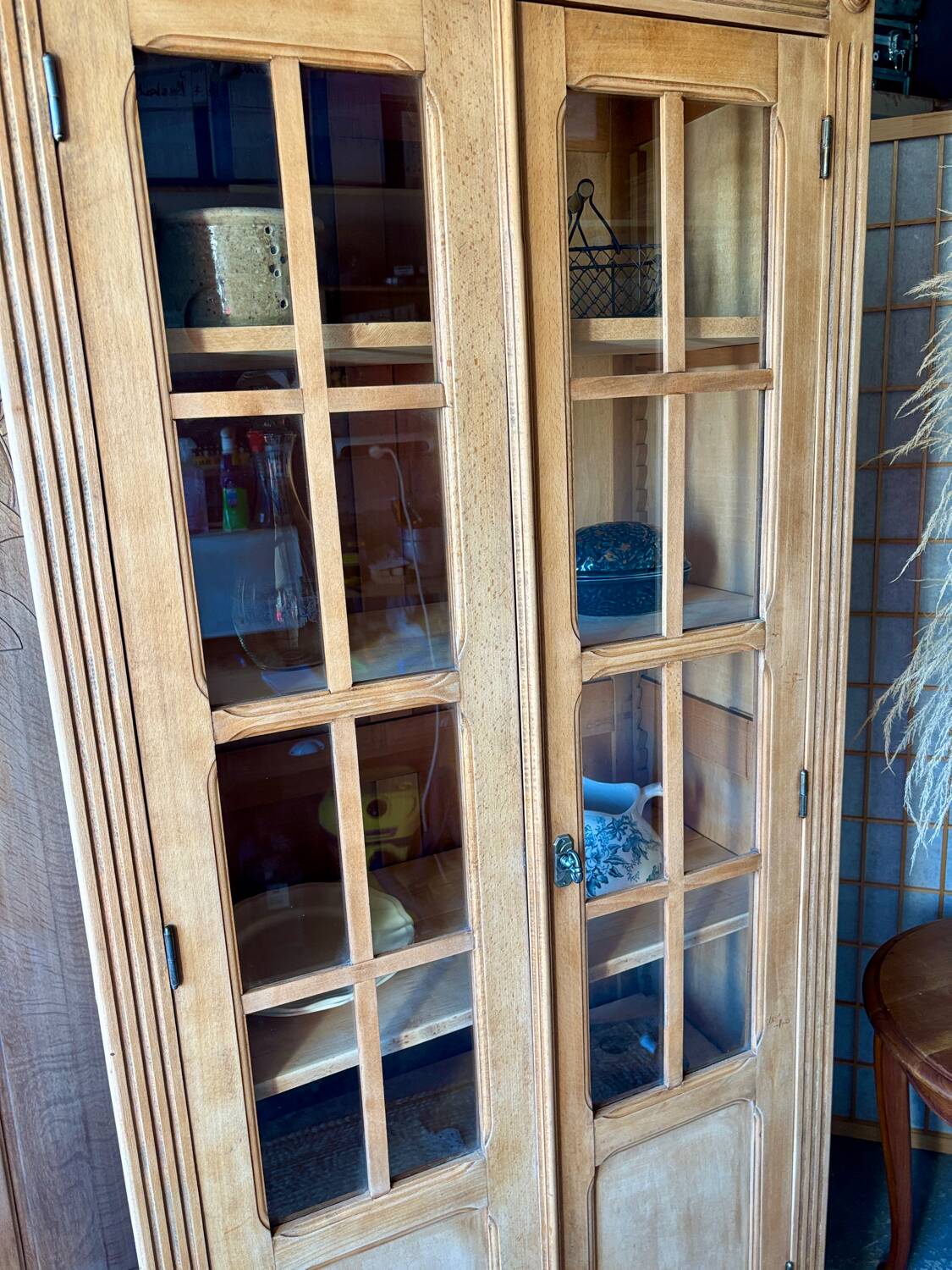 Parisian display case in raw wood