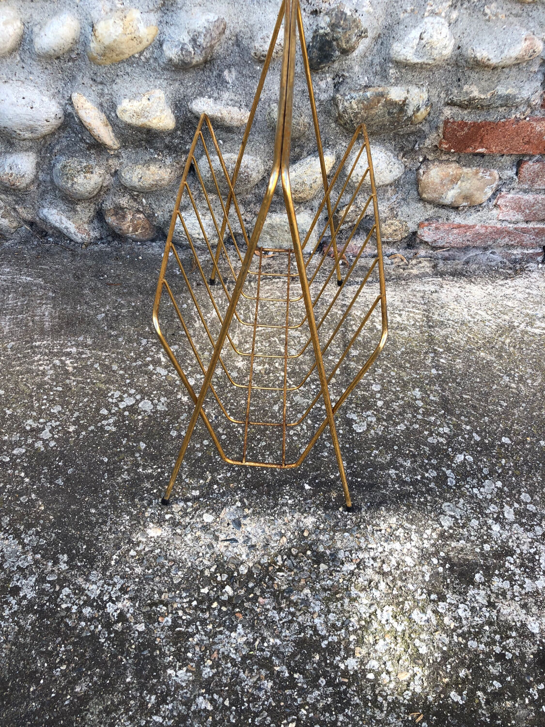 Golden magazine holder