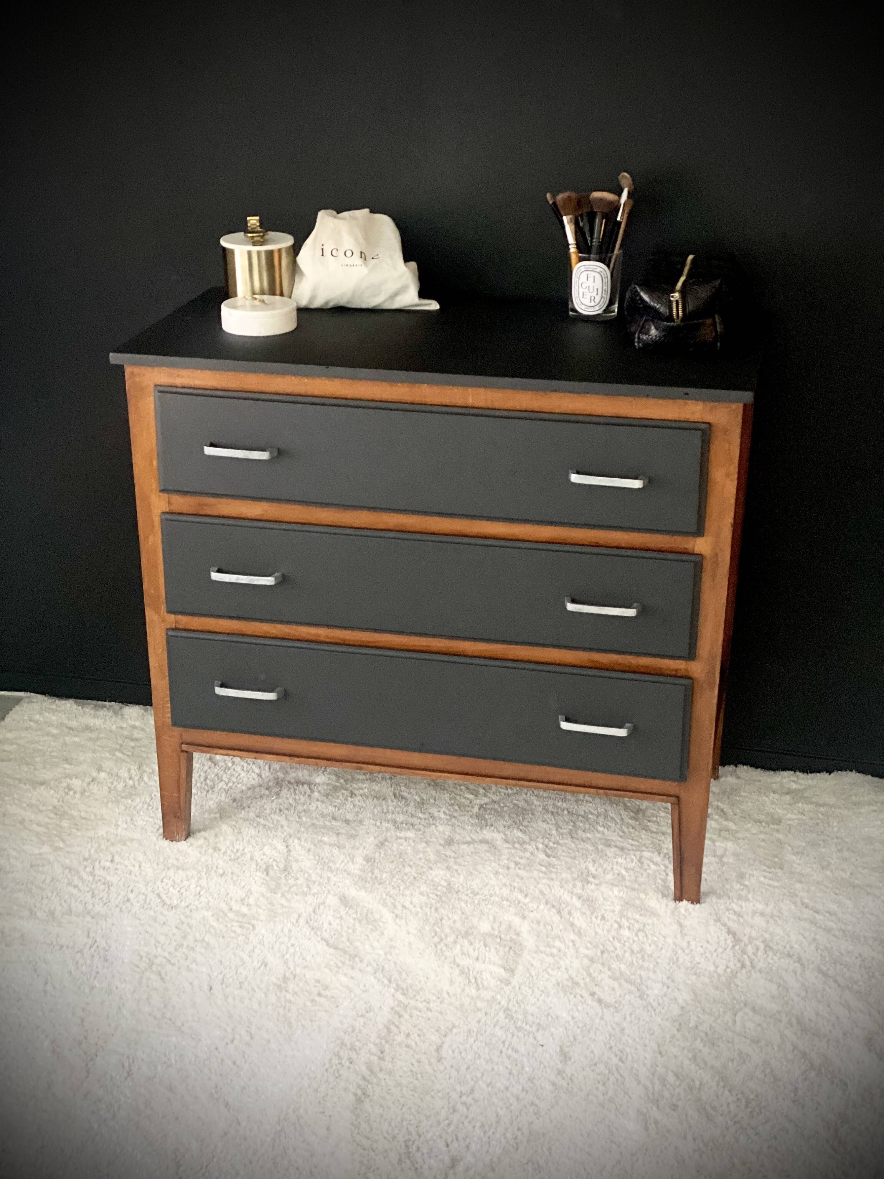 Vintage chest of drawers