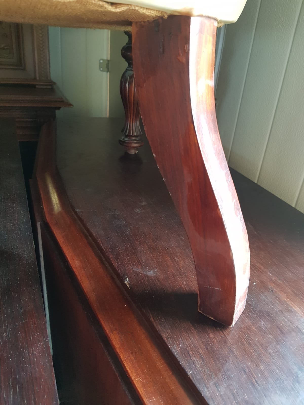 Chesterfield armchair in upholstered leather