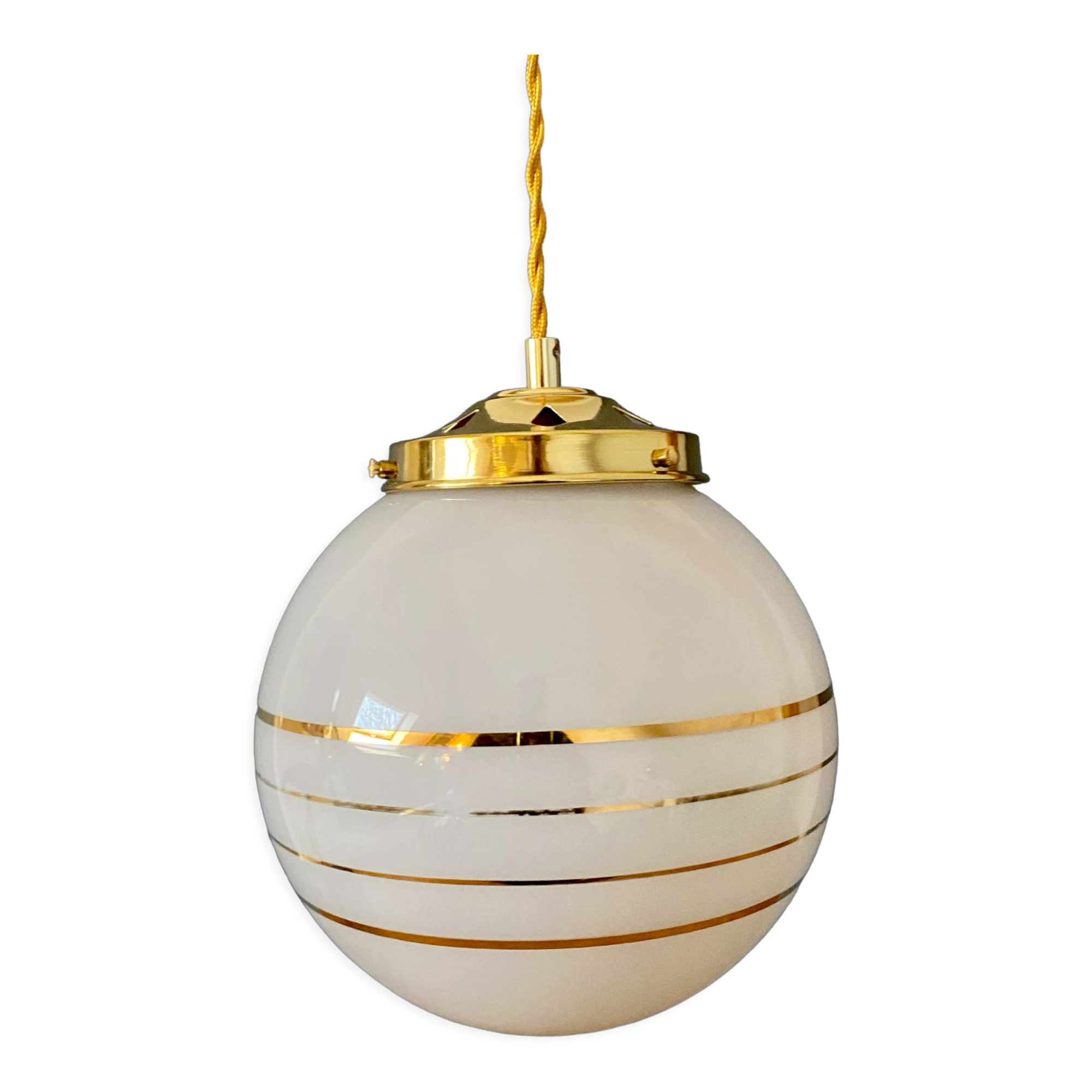 Suspension globe vintage art déco en opaline blanche et dorée