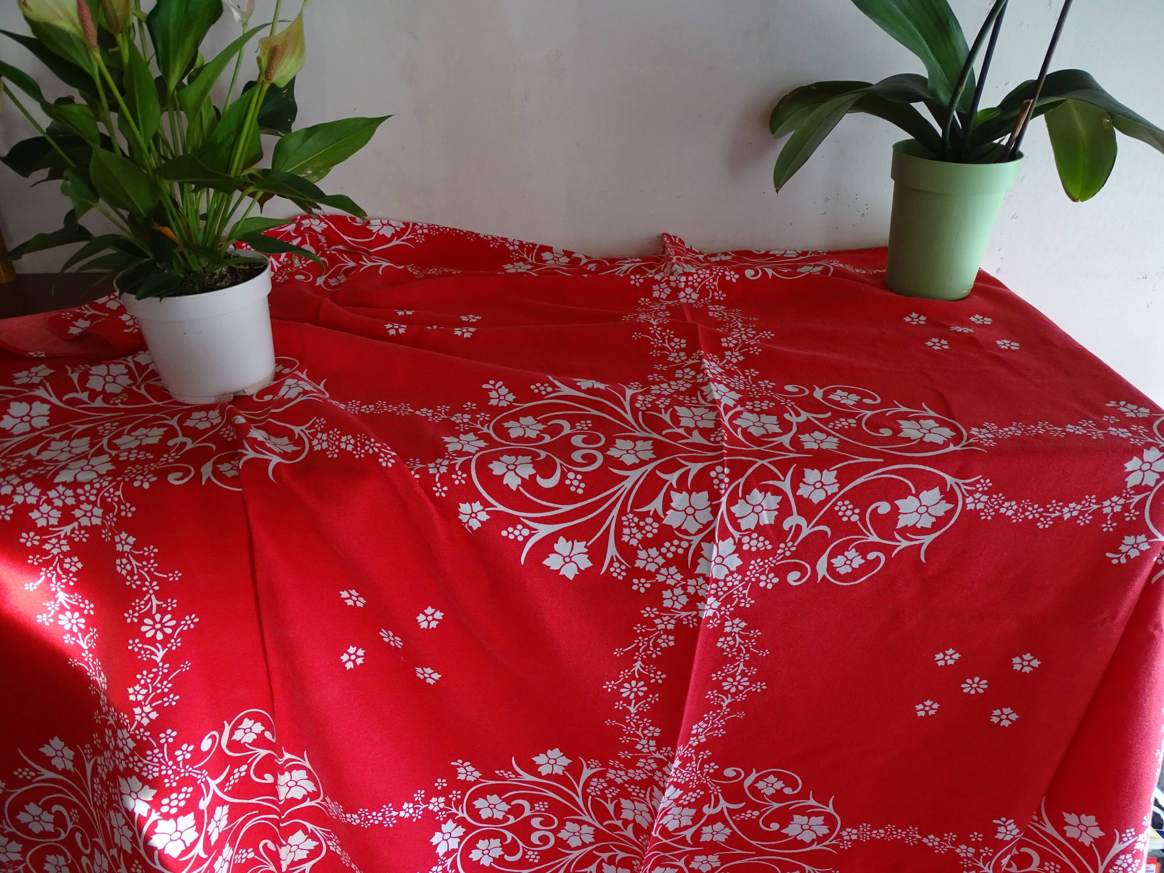 Nappe 230 x 150 rouge et blanche en coton