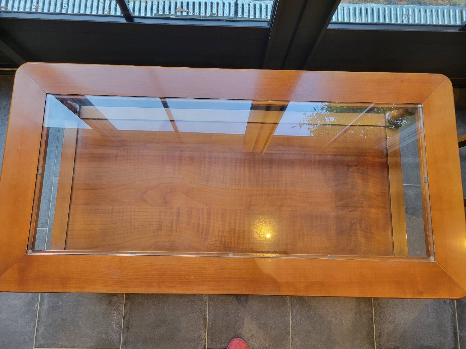 Coffee table with 2 drawers in solid cherry wood and glass.