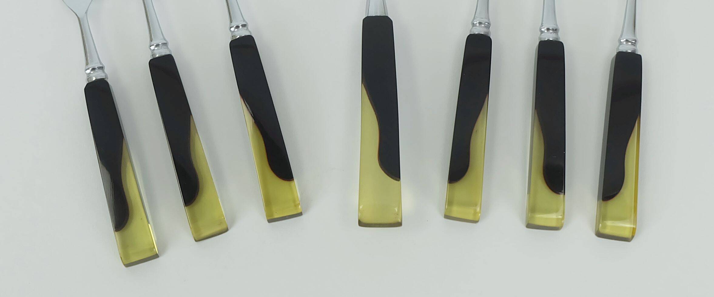 Art déco cake lifter and 6 cake forks black bakelite and lucite cake set