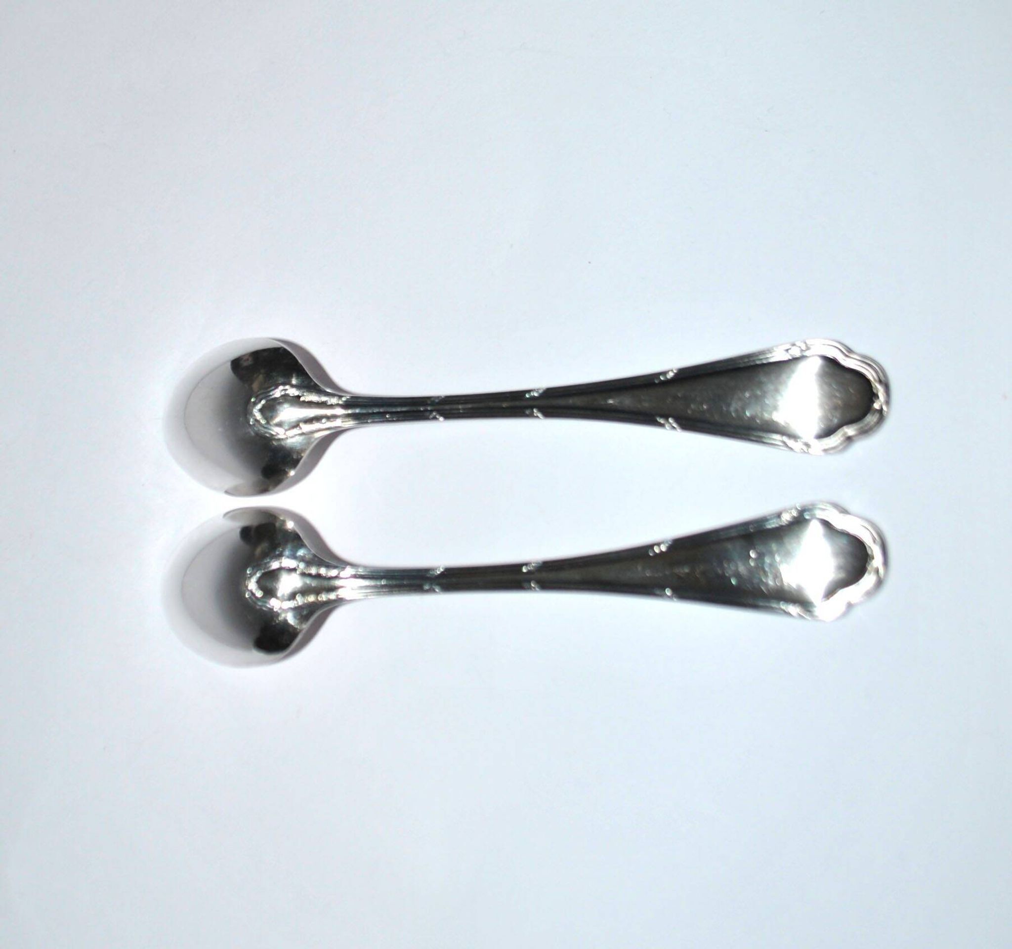 Ercuis set of 2 Trianon silver-plated dessert spoons with crossed ribbon, 15 cm