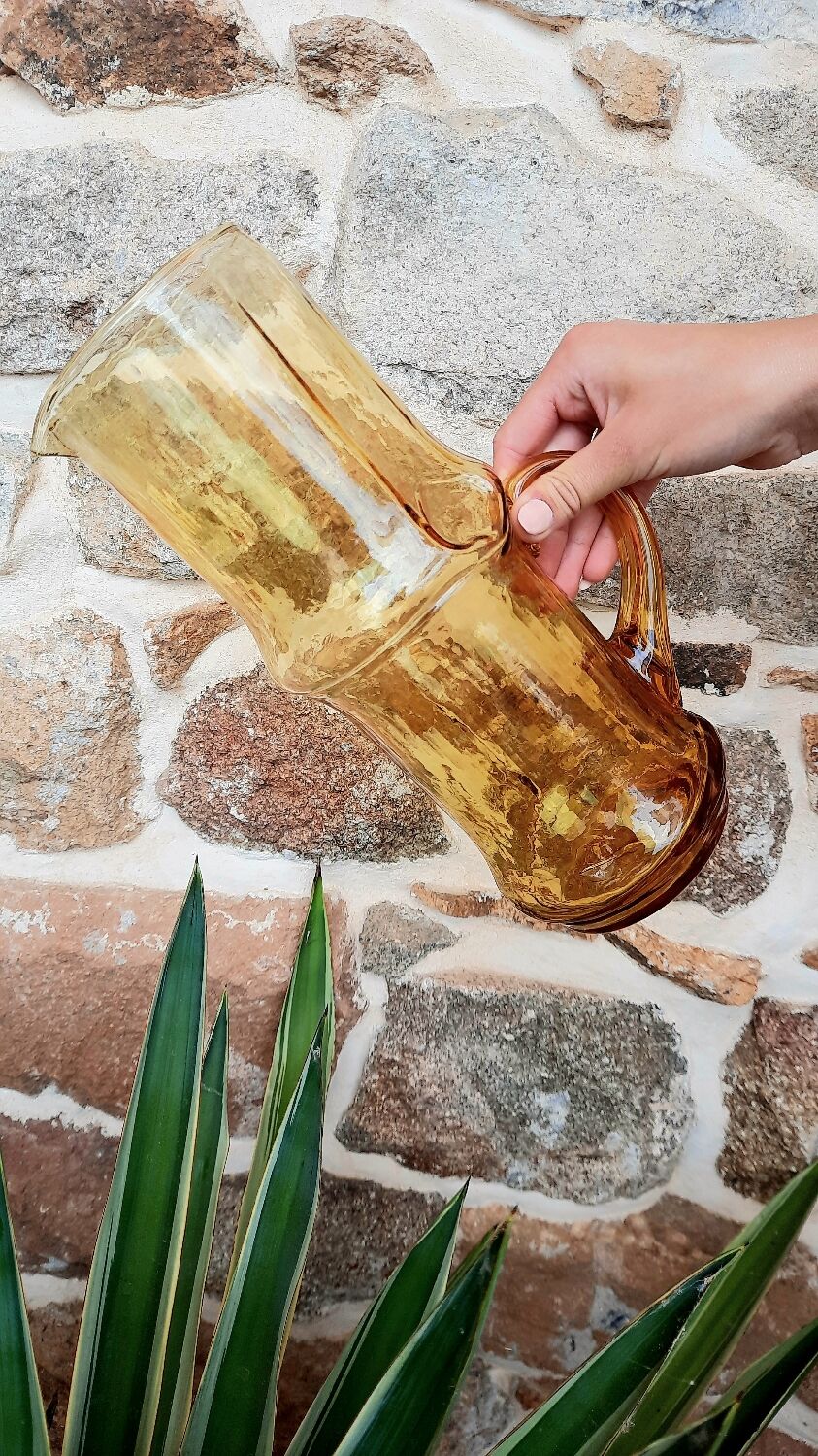 Vintage amber orangeade service