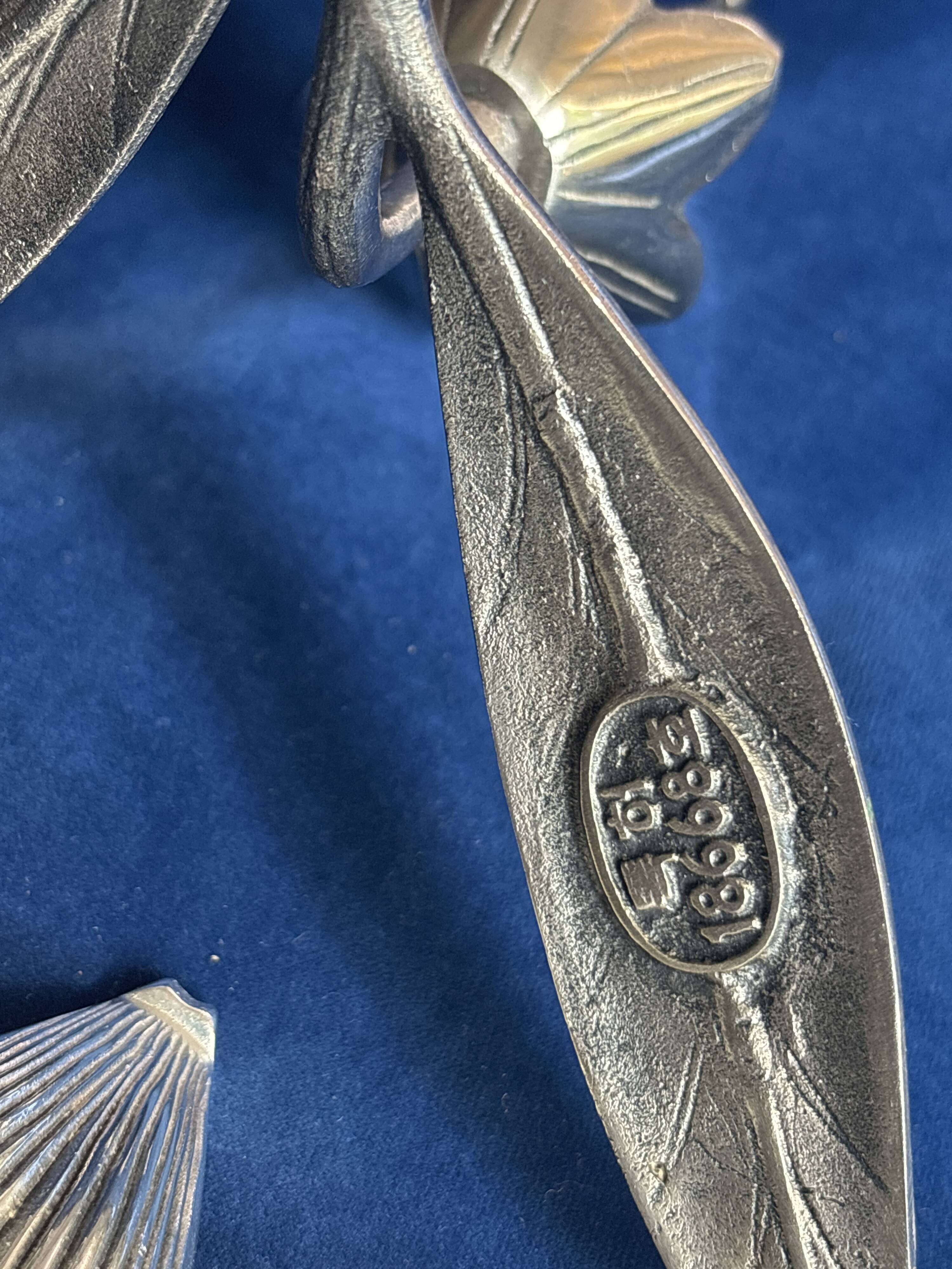 Decorative object and cigar/cigarette service