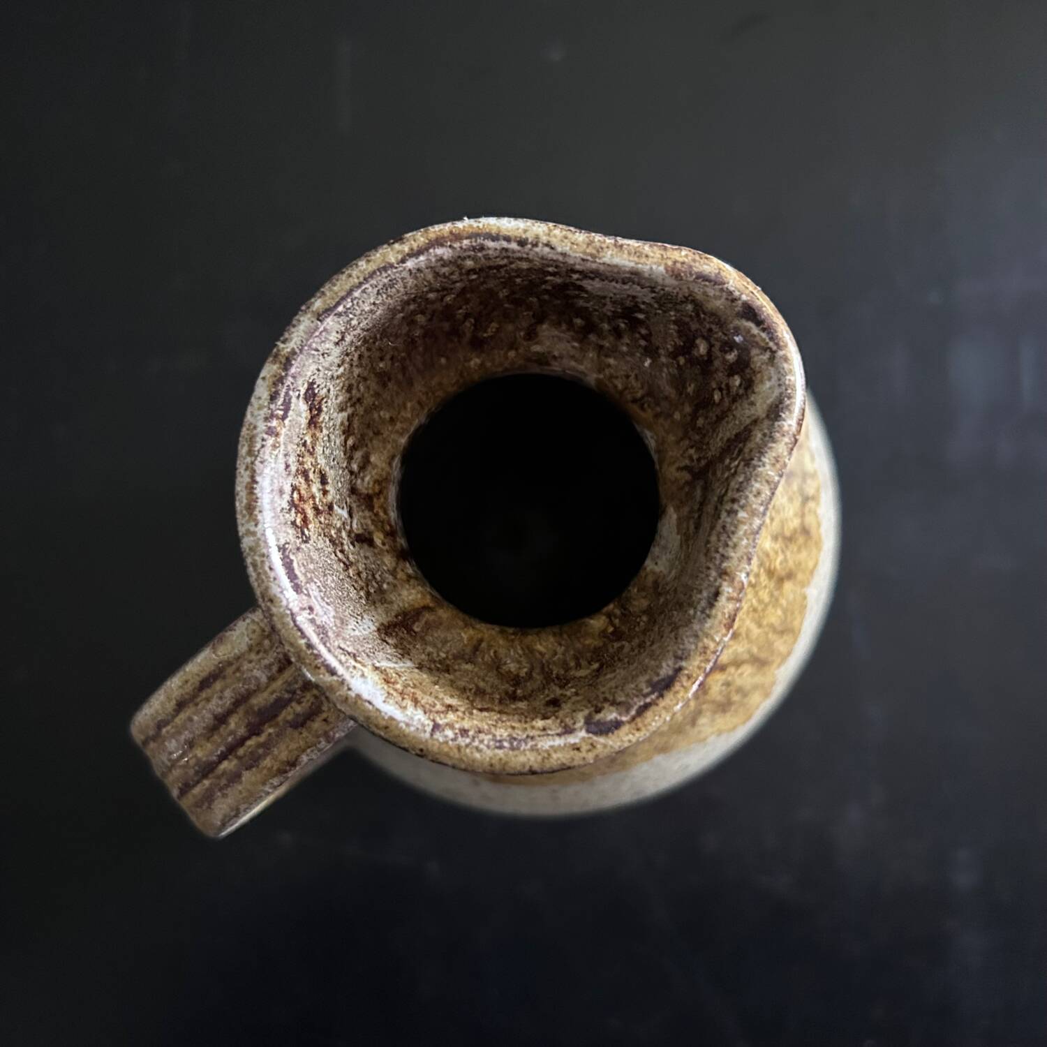 Pichet en grès bicolore