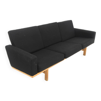 Scandinavian sofa "GE-236", Hans J. Wegner, Getama, Denmark, 1960