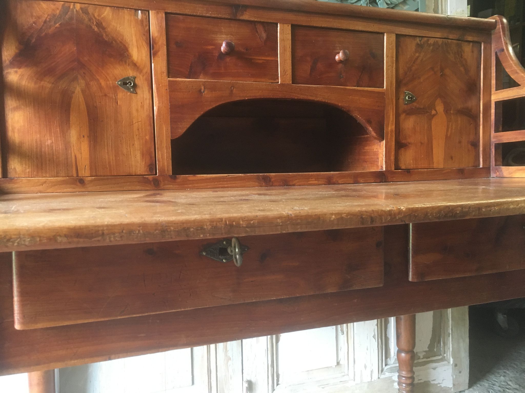 Bureau à gradins en pitchpin