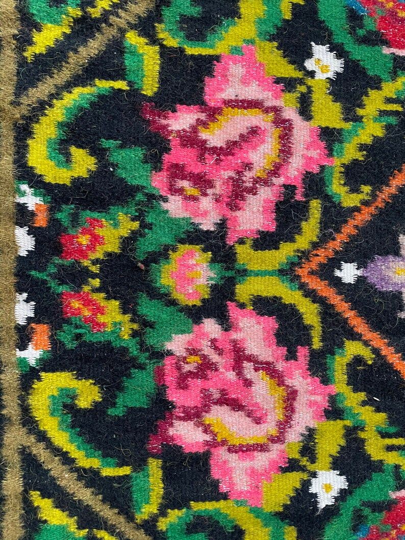 Oltenian floral rug, handwoven in wool, Romania