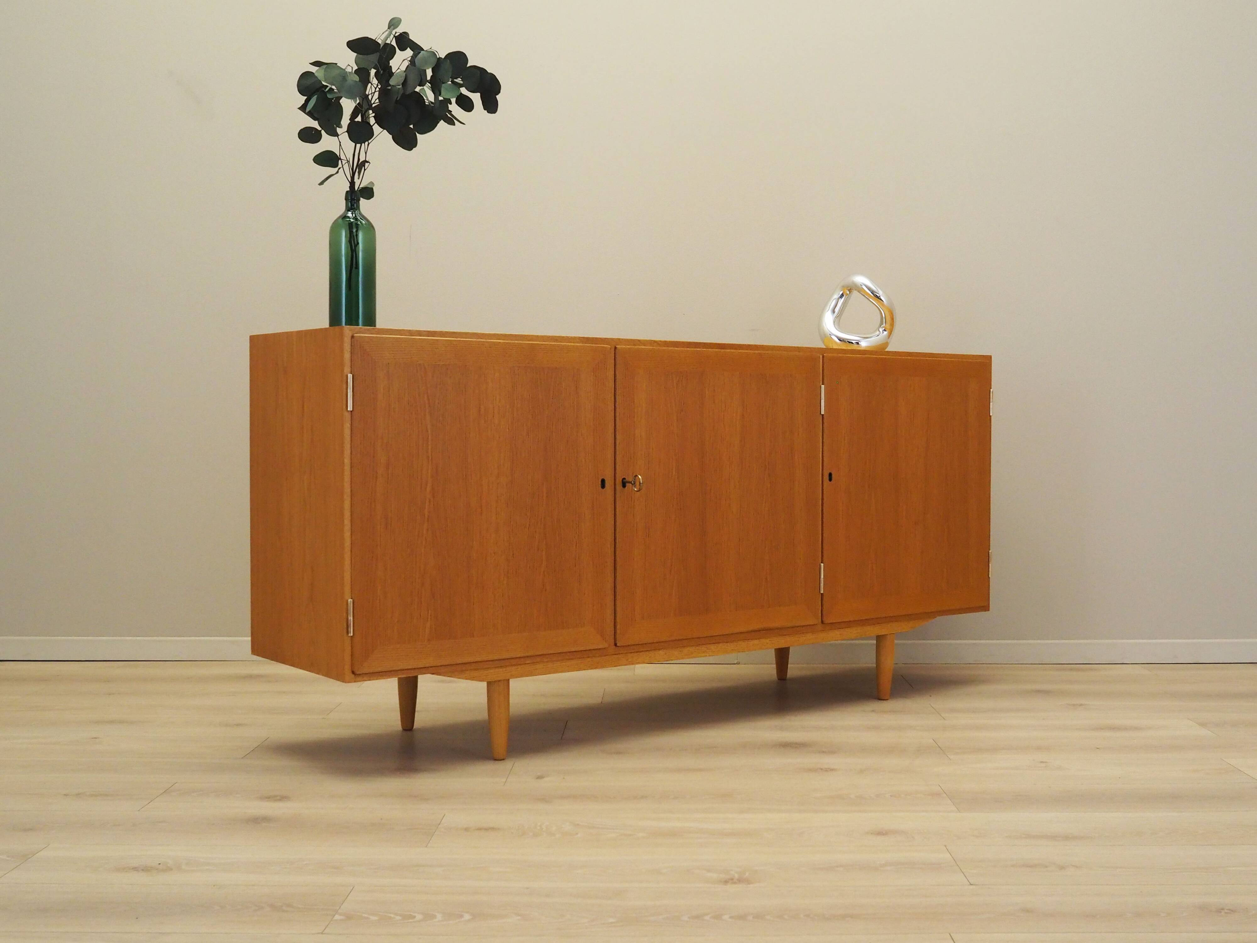 Buffet en frêne, design danois, années 1970, designer : Carlo Jensen, production : Hu
