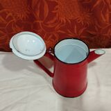 Cafetière en tôle émaillée rouge