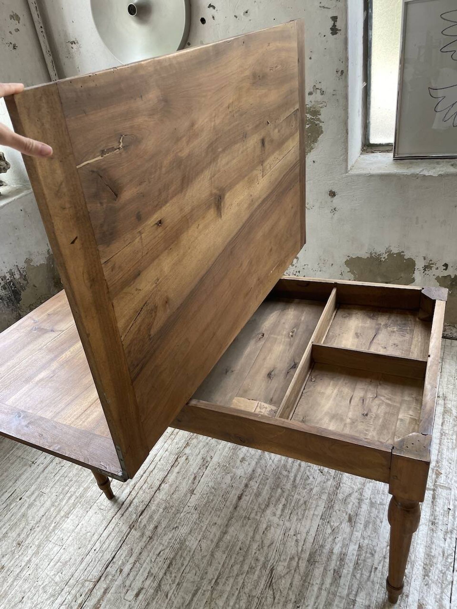 Table de ferme noyer plateau pivotable à allonges
