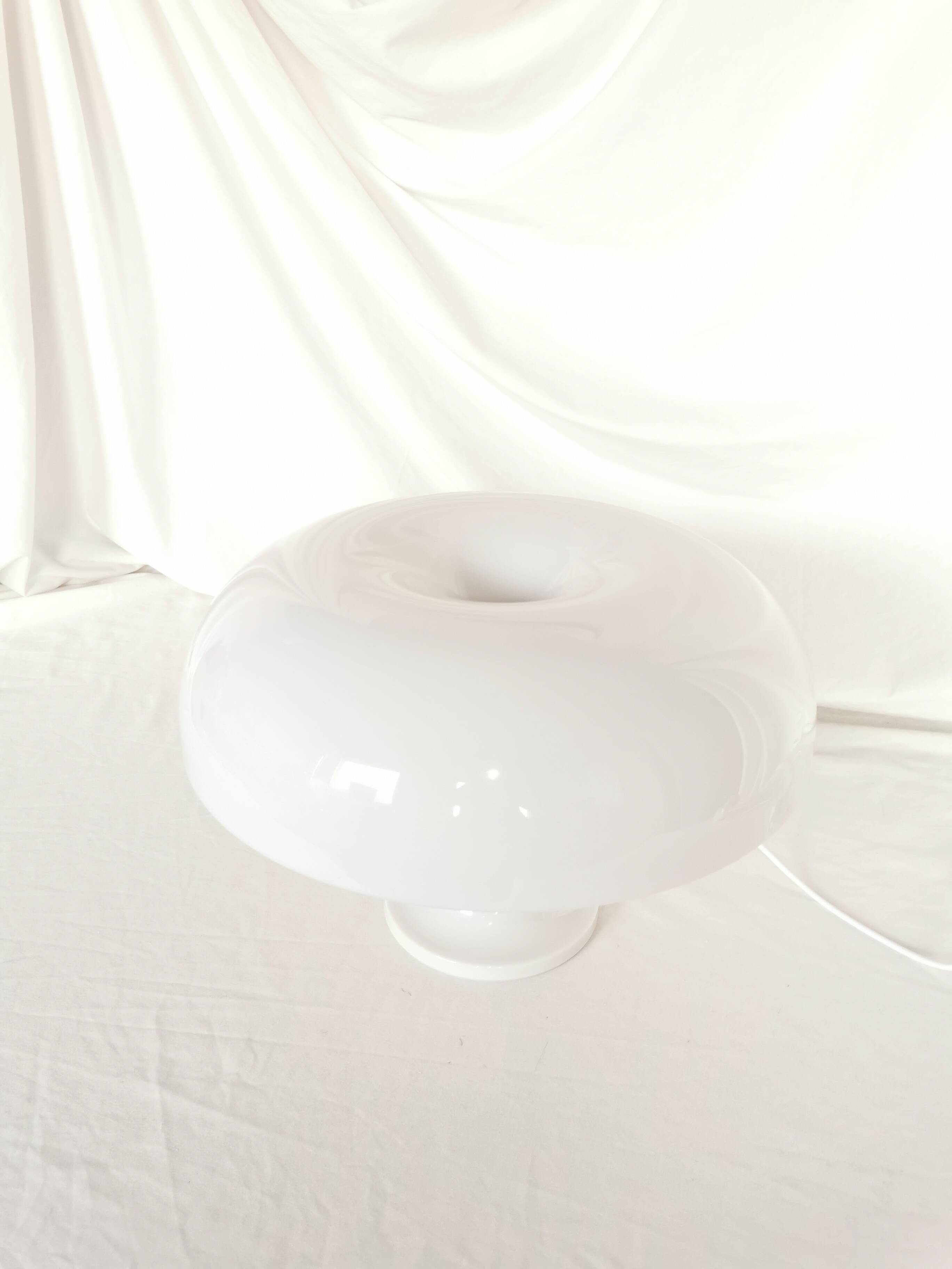 Lampe champignon en plastique blanc