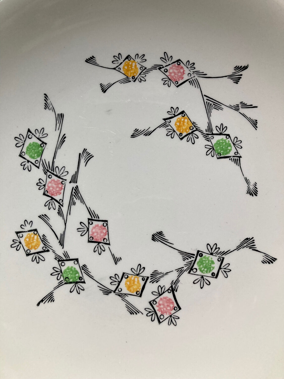 Gien round dish, Tourbillon model