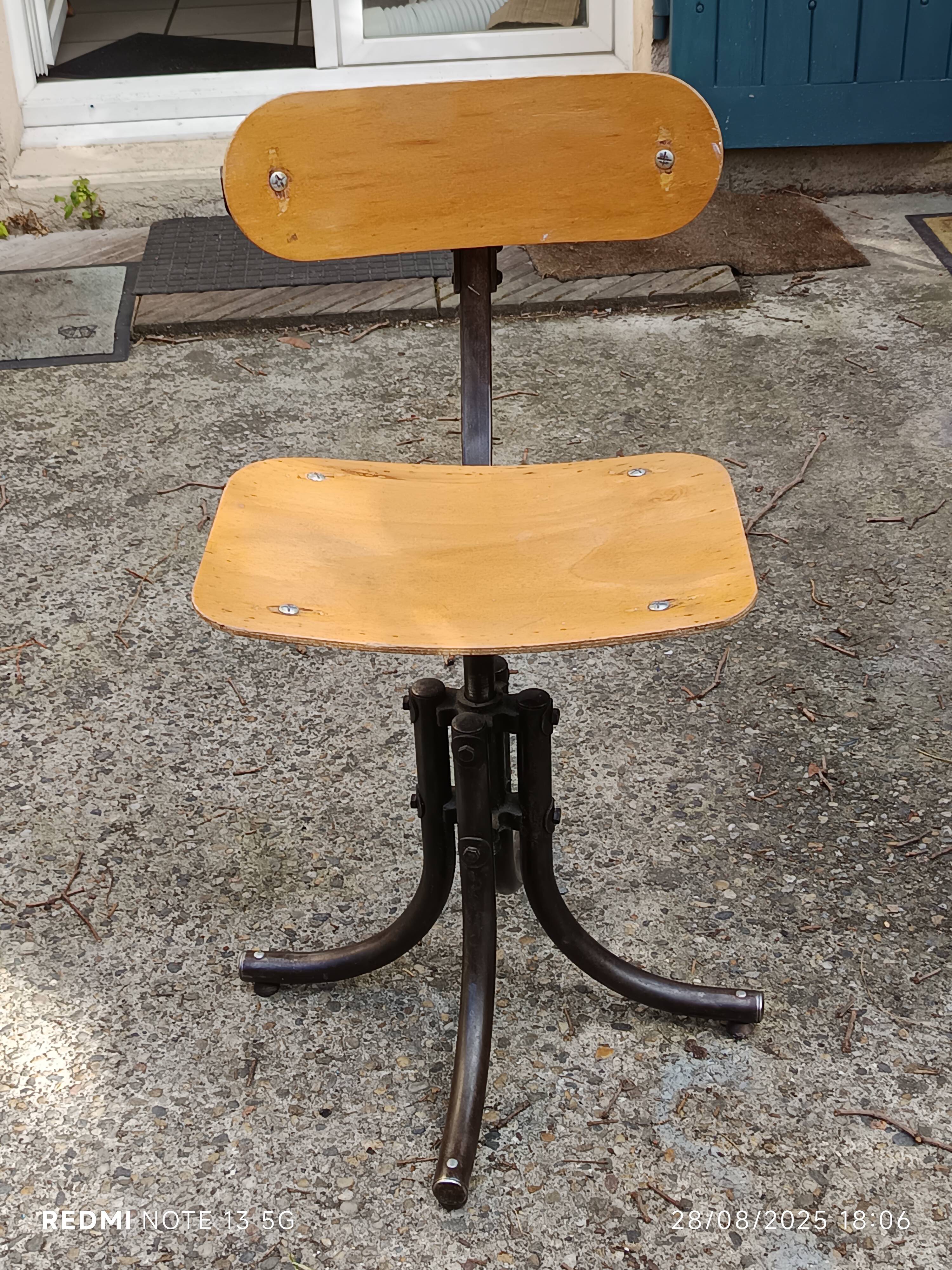 Workshop chair by the Biénaise brand, 1948