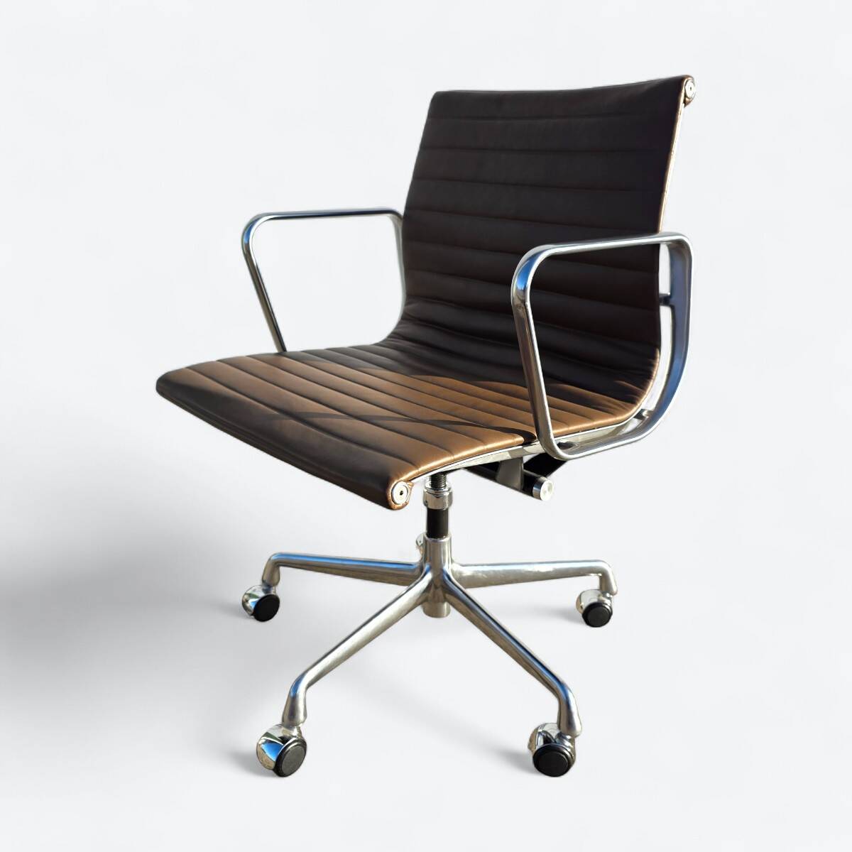 Brown Herman Miller Original Eames EA335 Desk Aluminium Chair